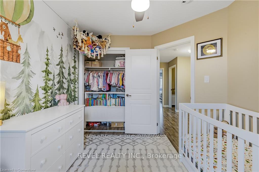 Photo 11 of 138 Crafter Crescent, Hamilton, Stoney Creek Mountain — HOMEH