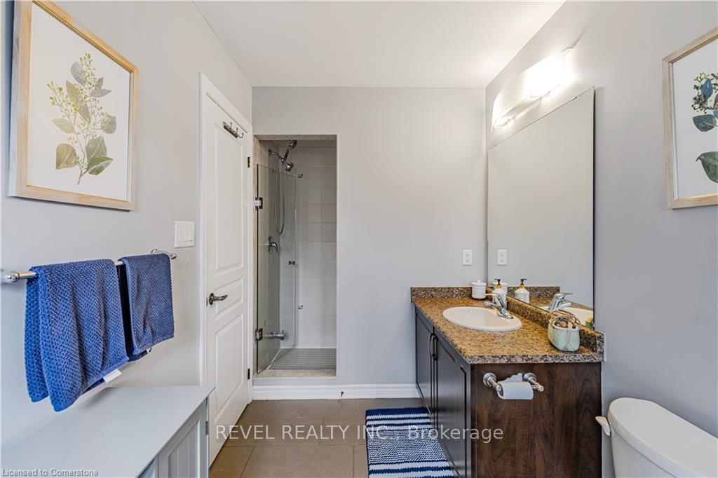 Photo 17 of 138 Crafter Crescent, Hamilton, Stoney Creek Mountain — HOMEH
