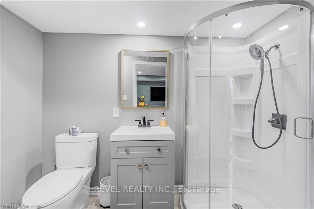 Photo 20 of 138 Crafter Crescent, Hamilton, Stoney Creek Mountain — HOMEH