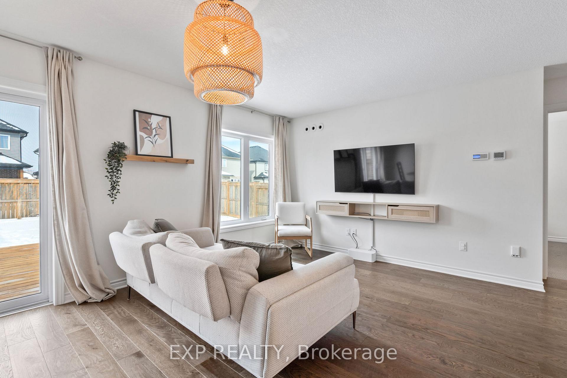Photo 6 of 10 Ashberry Place, St. Thomas — HOMEH