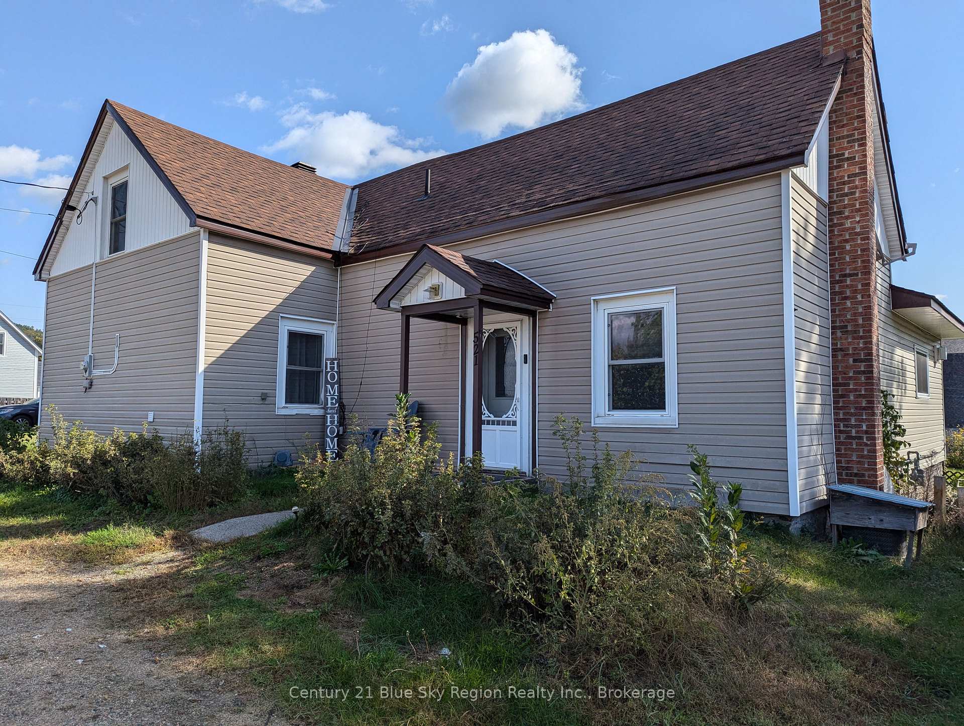 Front of 521 Mccool Street