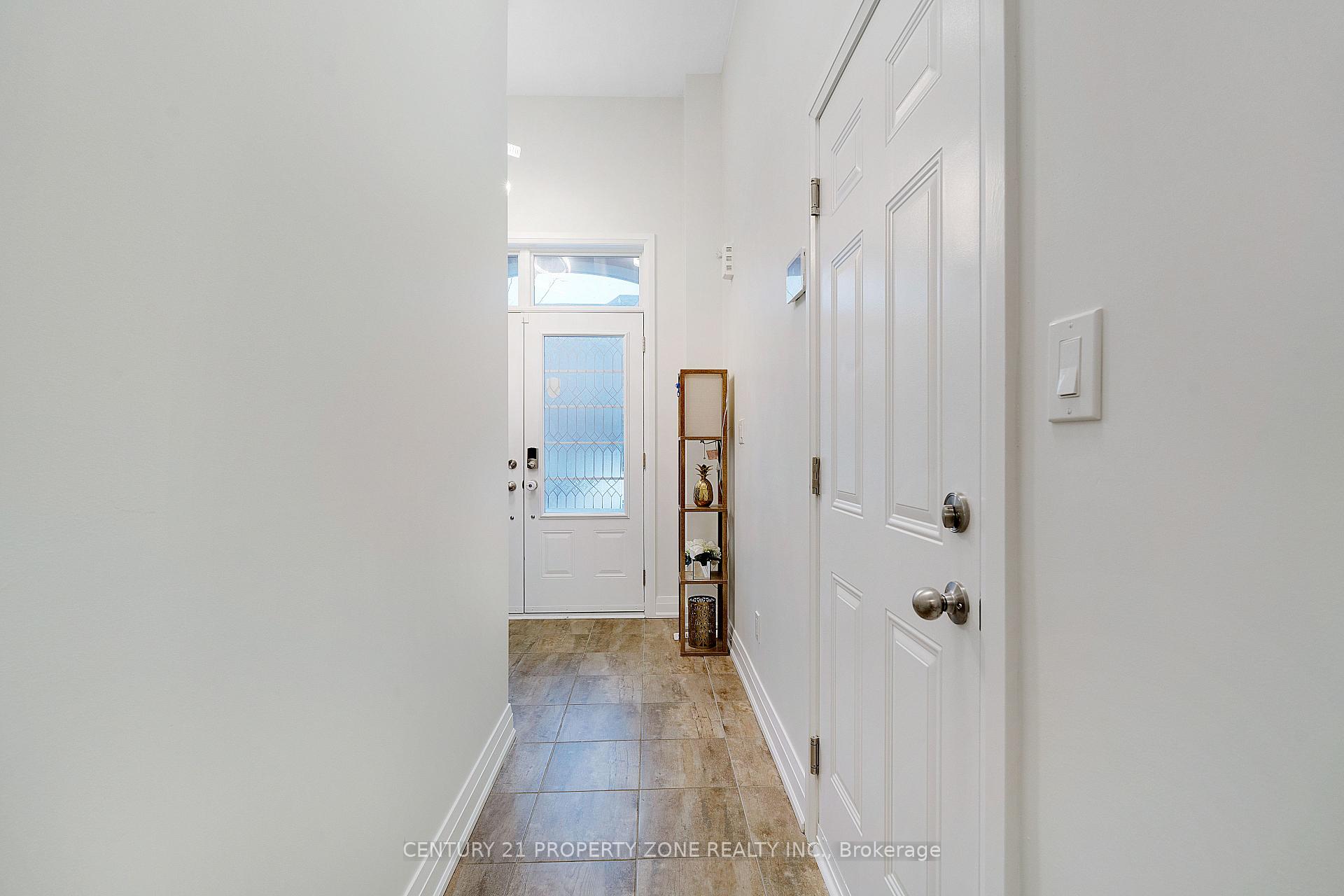 Photo 4 of 7 Dalbeattie Drive, Brampton, Bram West — HOMEH