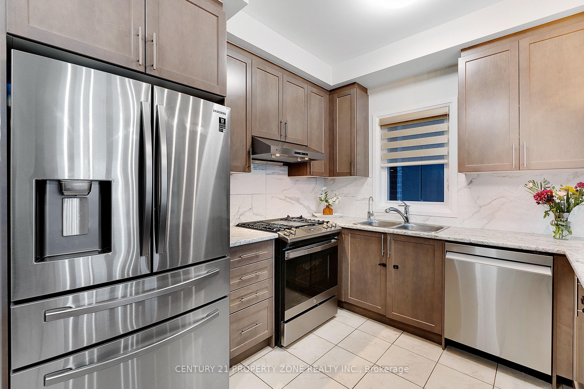 Photo 10 of 7 Dalbeattie Drive, Brampton, Bram West — HOMEH