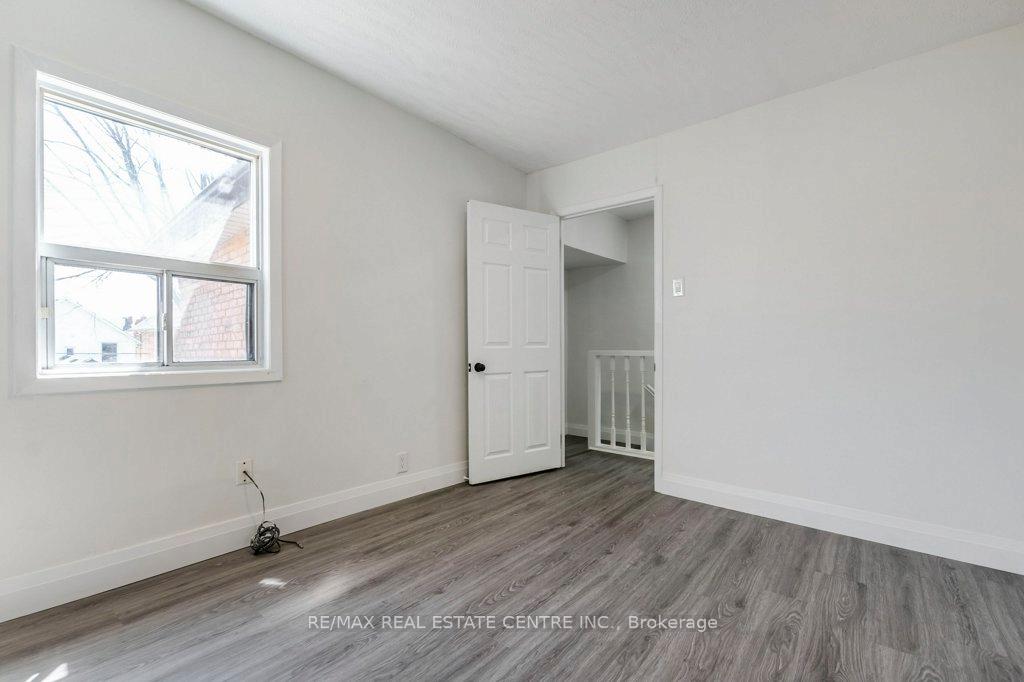 Photo 14 of 64 Crooks Street, Hamilton, Strathcona — HOMEH