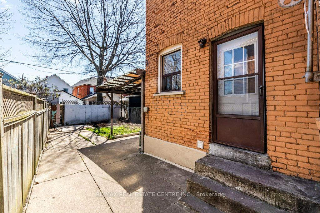 Photo 22 of 64 Crooks Street, Hamilton, Strathcona — HOMEH