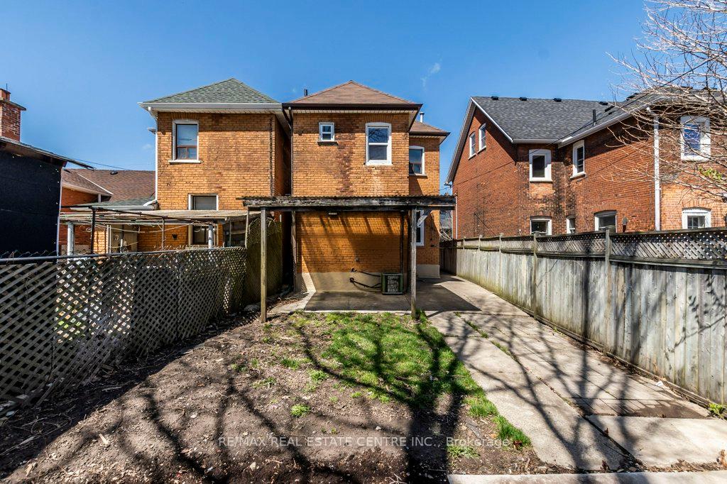 Photo 24 of 64 Crooks Street, Hamilton, Strathcona — HOMEH