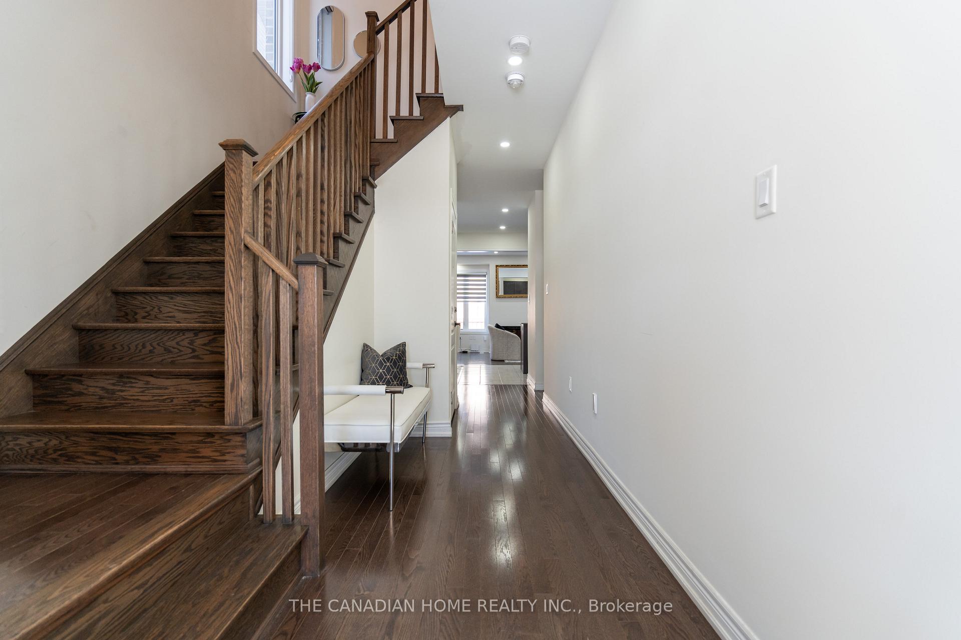 Photo 3 of 95 Cobriza Crescent, Brampton, Northwest Brampton — HOMEH