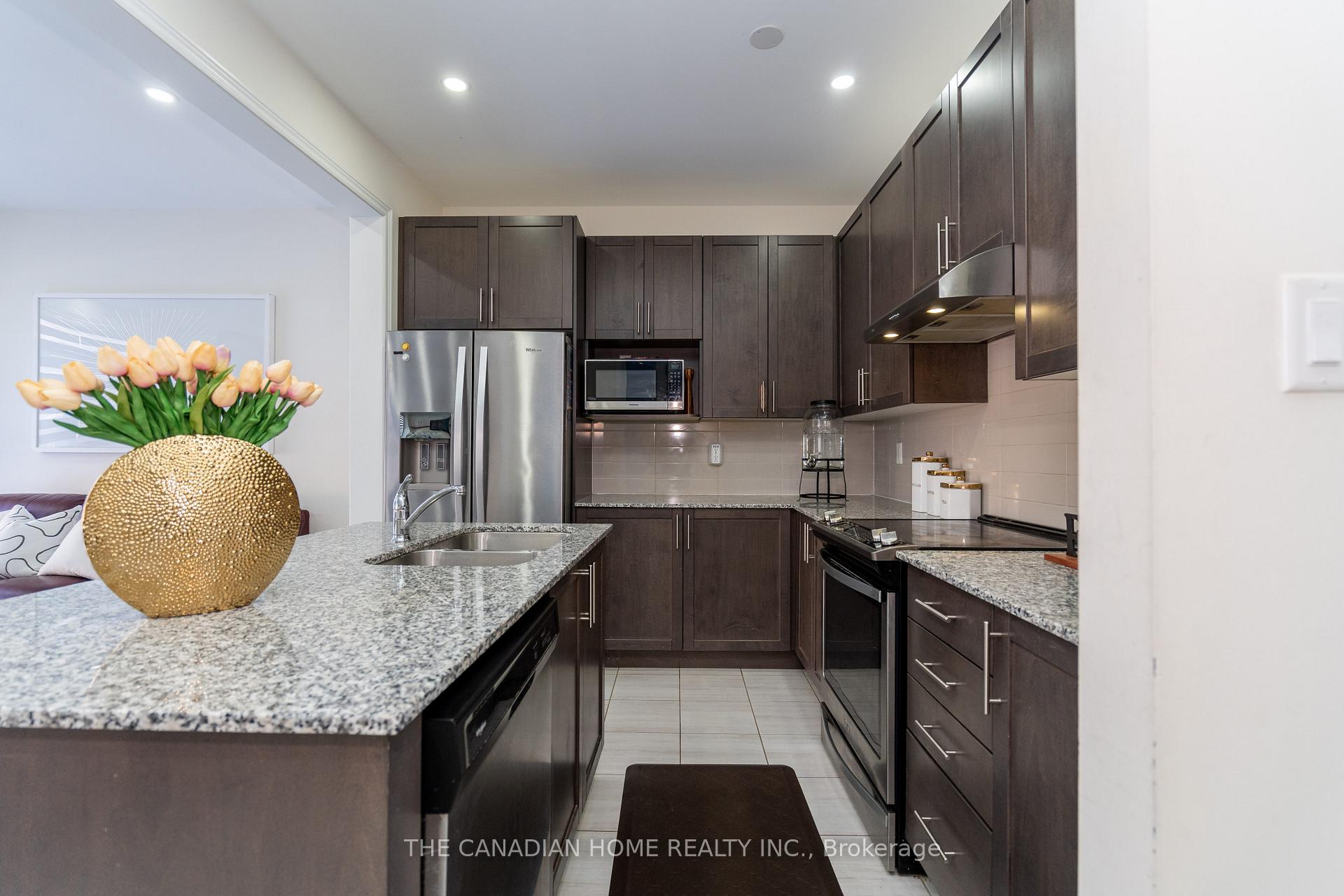 Photo 8 of 95 Cobriza Crescent, Brampton, Northwest Brampton — HOMEH
