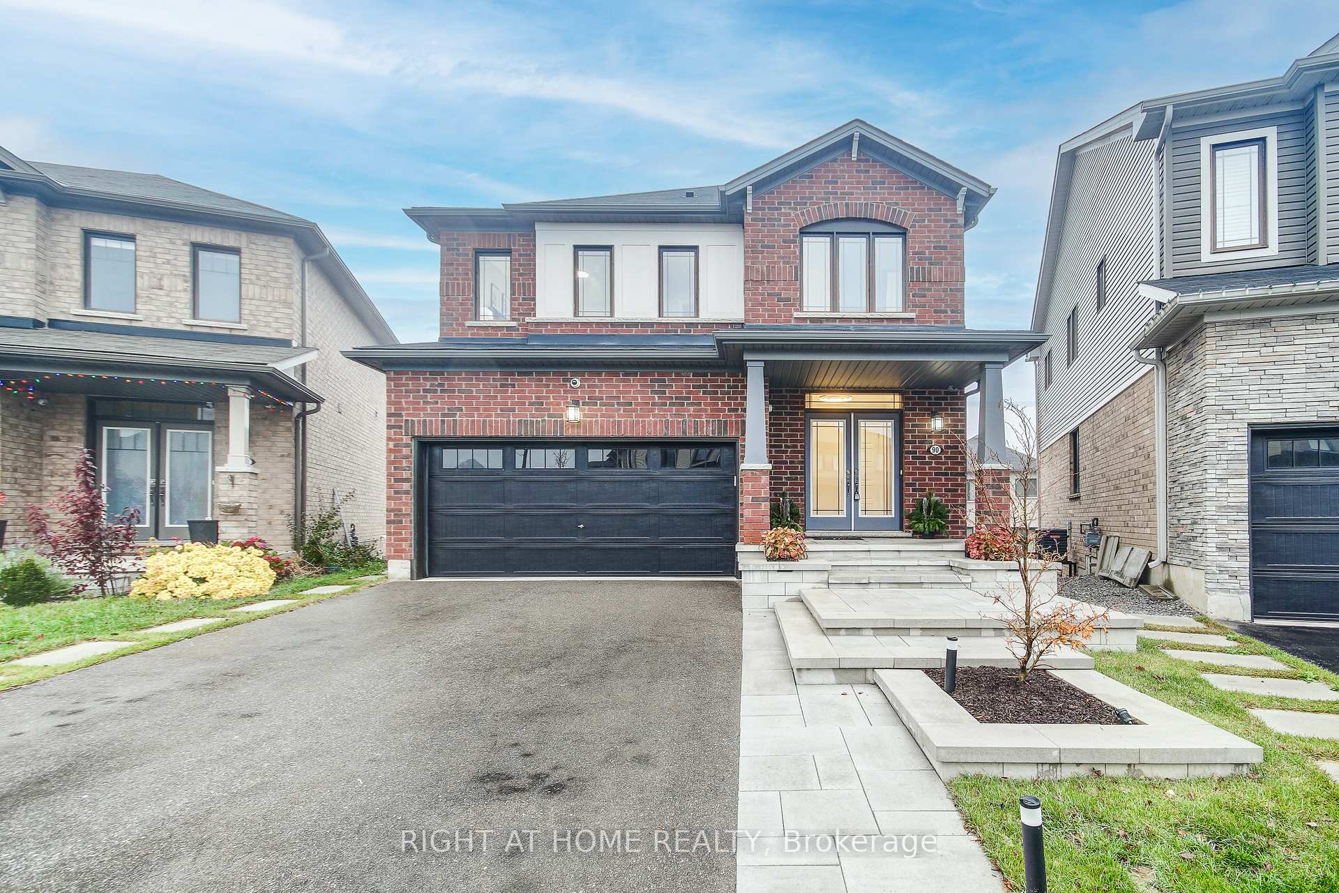 Photo 1 of 90 Pagebrook Crescent, Hamilton, Stoney Creek Mountain — HOMEH