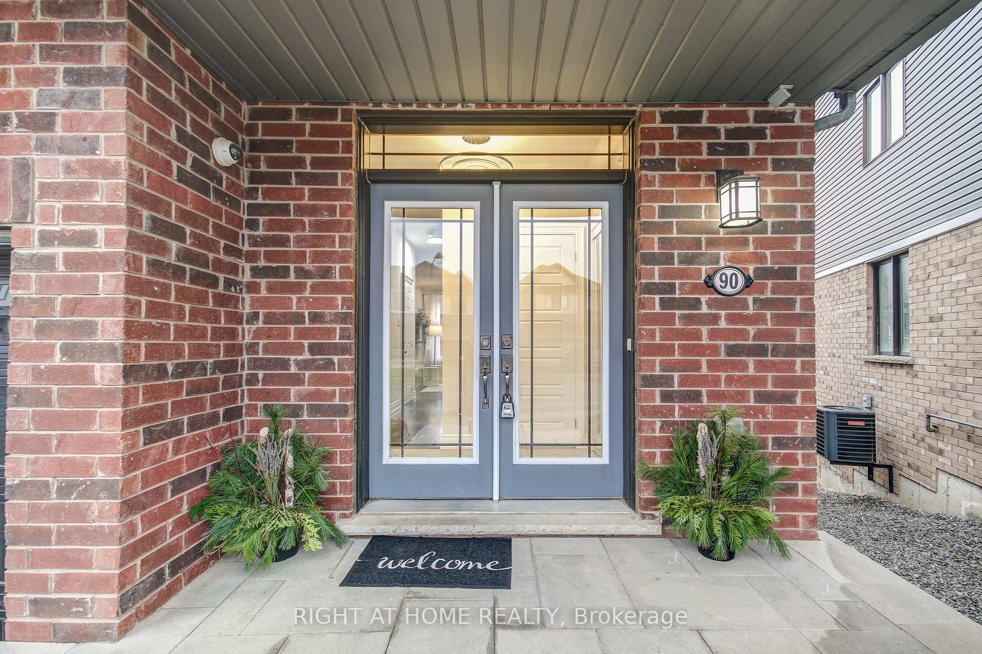 Photo 2 of 90 Pagebrook Crescent, Hamilton, Stoney Creek Mountain — HOMEH