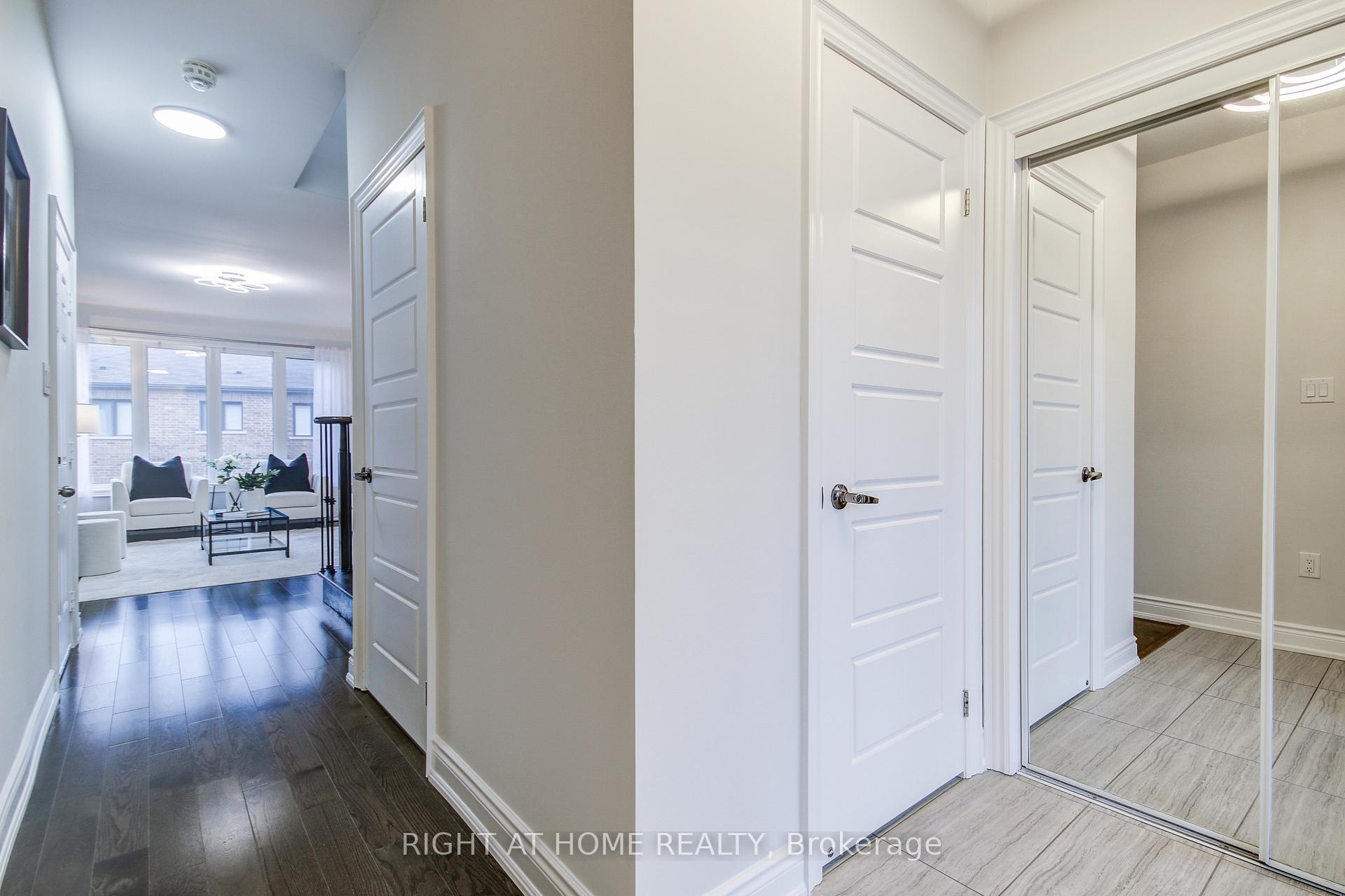 Photo 4 of 90 Pagebrook Crescent, Hamilton, Stoney Creek Mountain — HOMEH