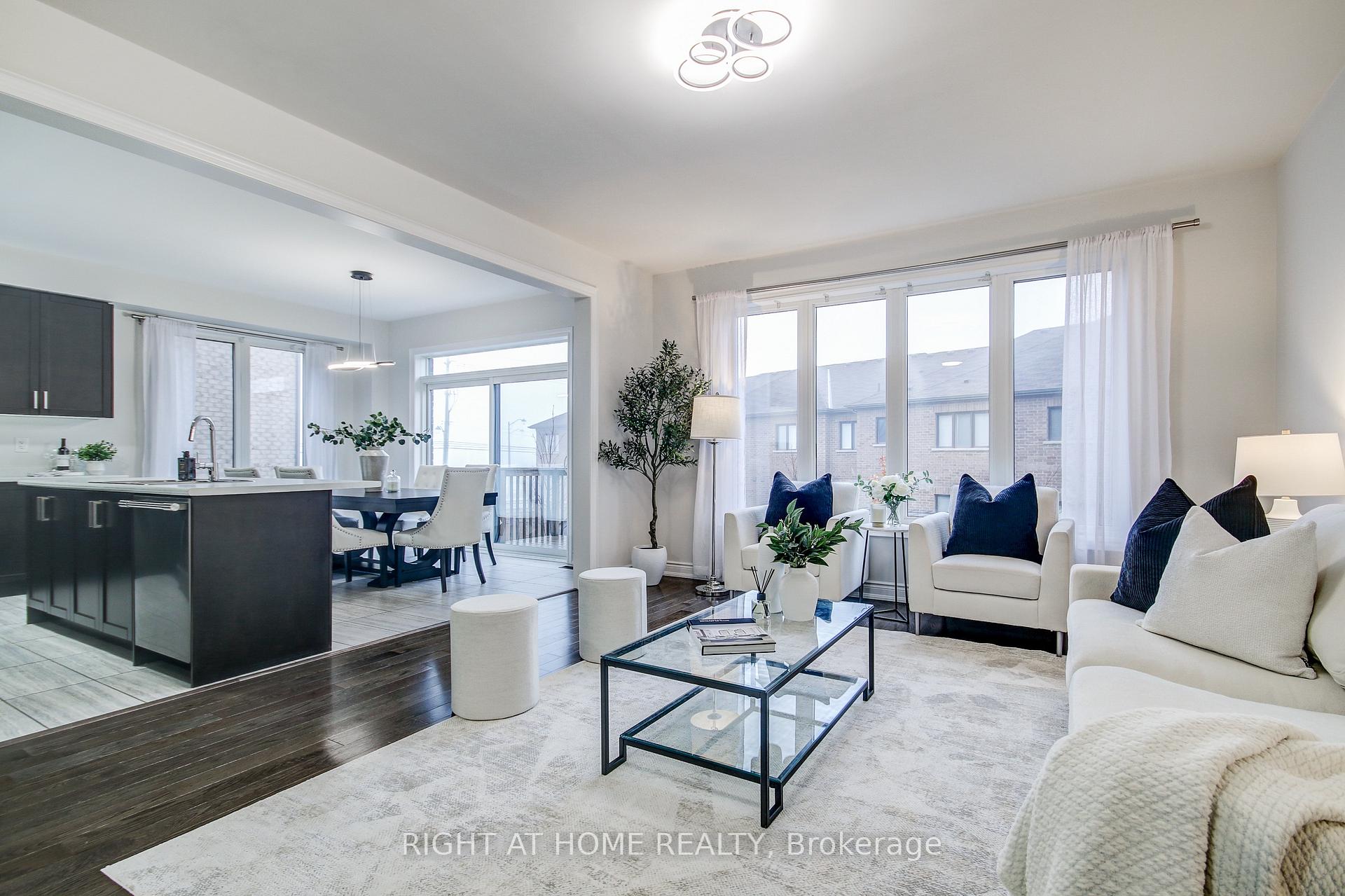 Photo 9 of 90 Pagebrook Crescent, Hamilton, Stoney Creek Mountain — HOMEH