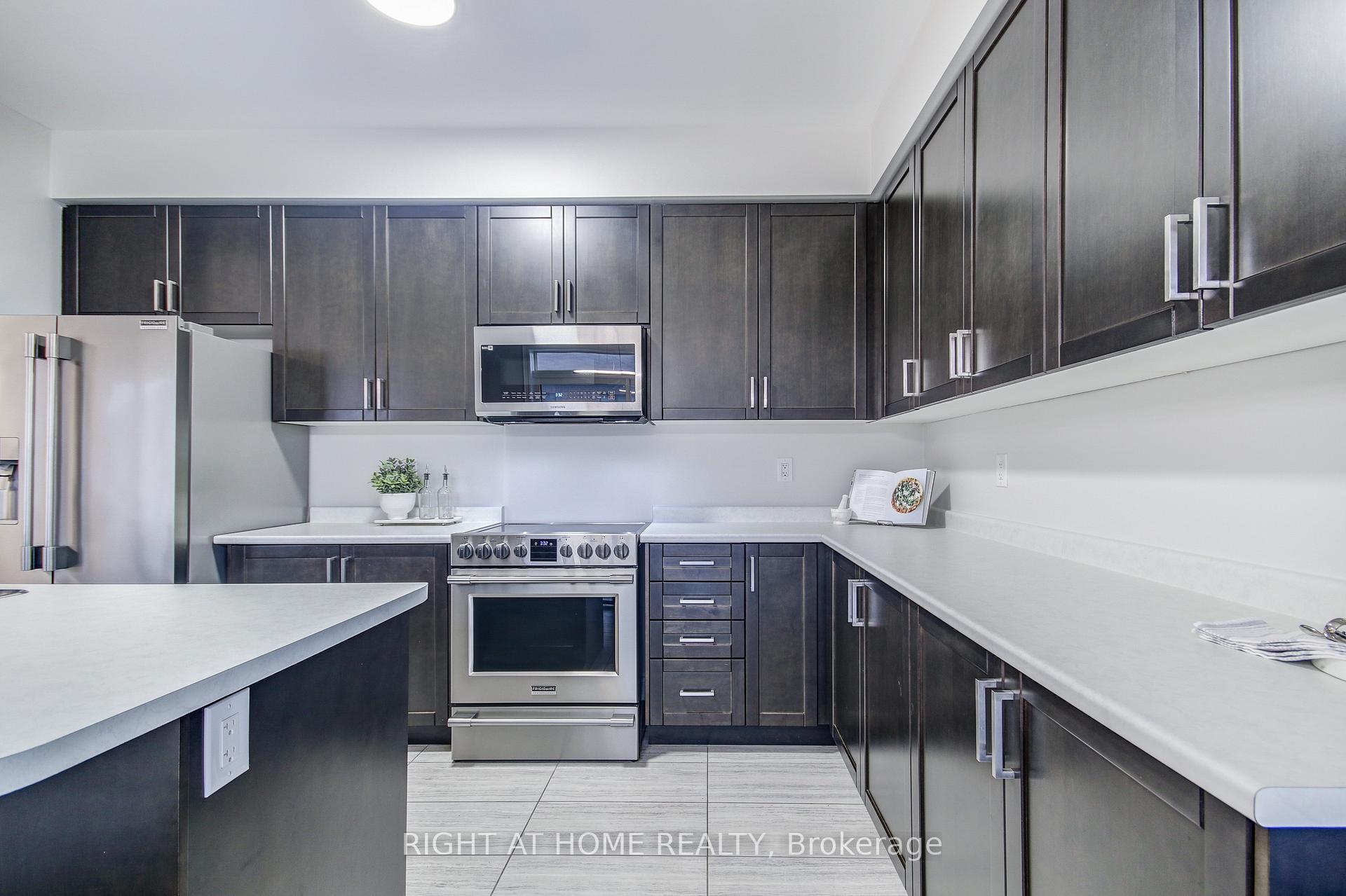 Photo 13 of 90 Pagebrook Crescent, Hamilton, Stoney Creek Mountain — HOMEH