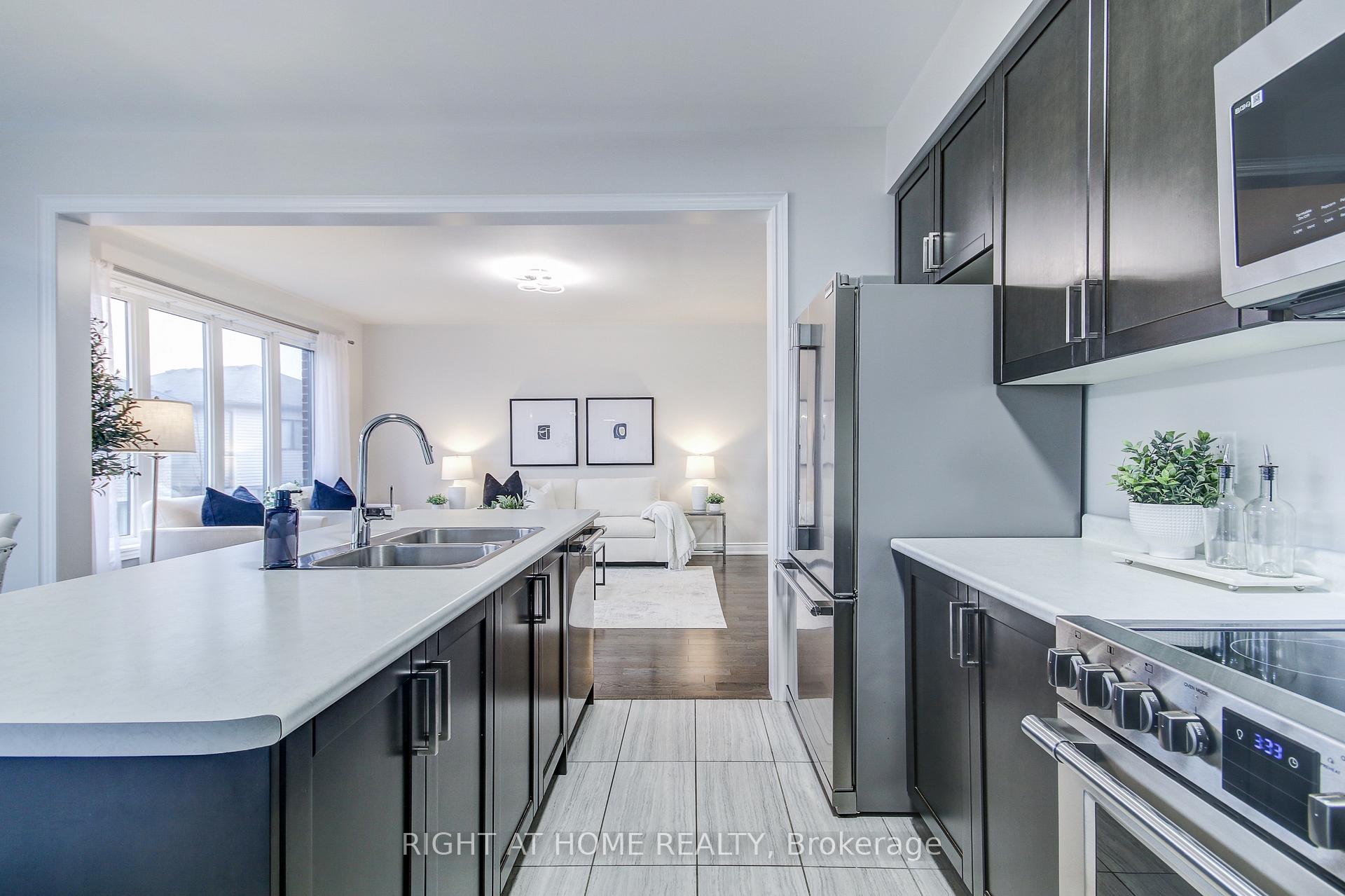 Photo 17 of 90 Pagebrook Crescent, Hamilton, Stoney Creek Mountain — HOMEH