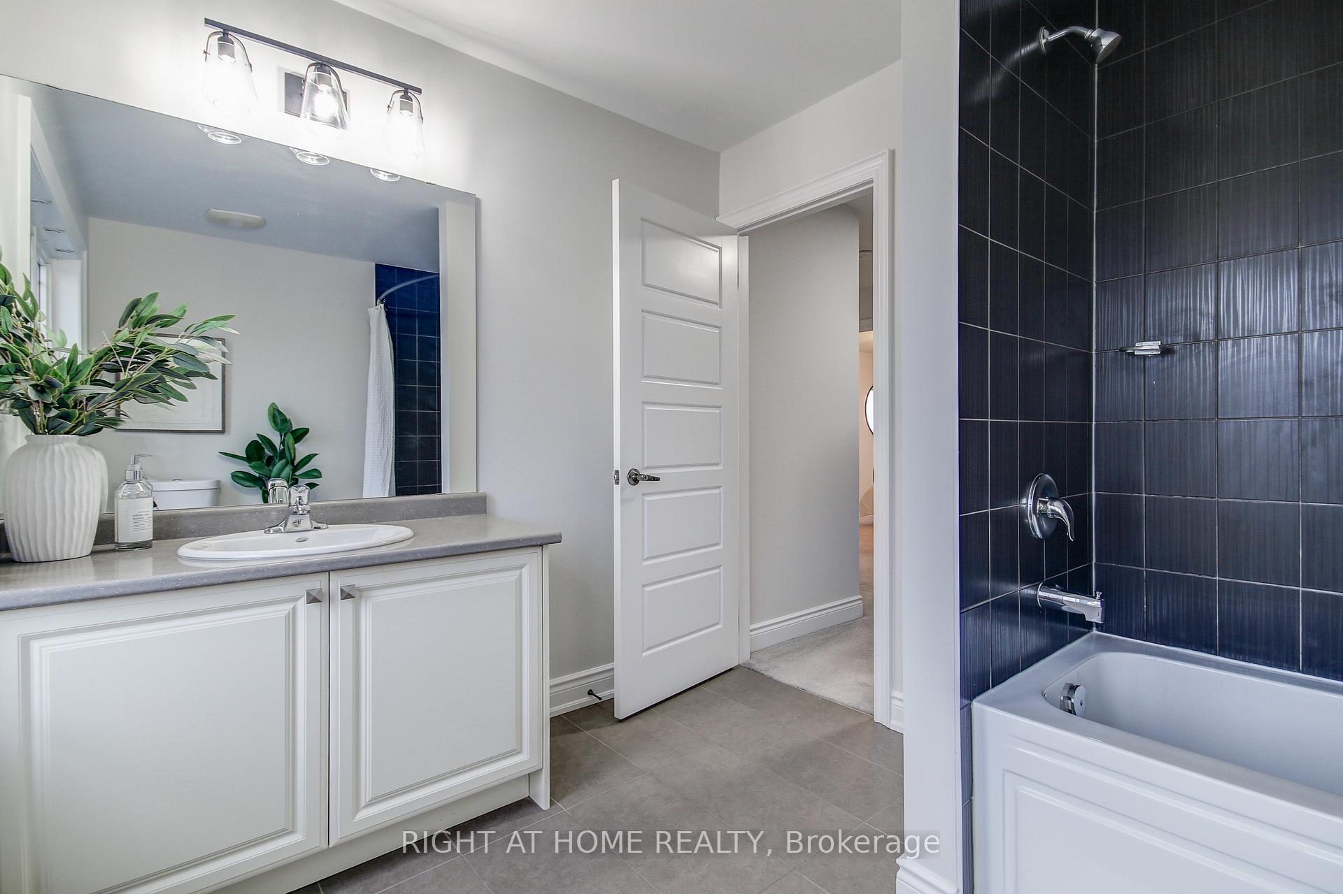Photo 21 of 90 Pagebrook Crescent, Hamilton, Stoney Creek Mountain — HOMEH