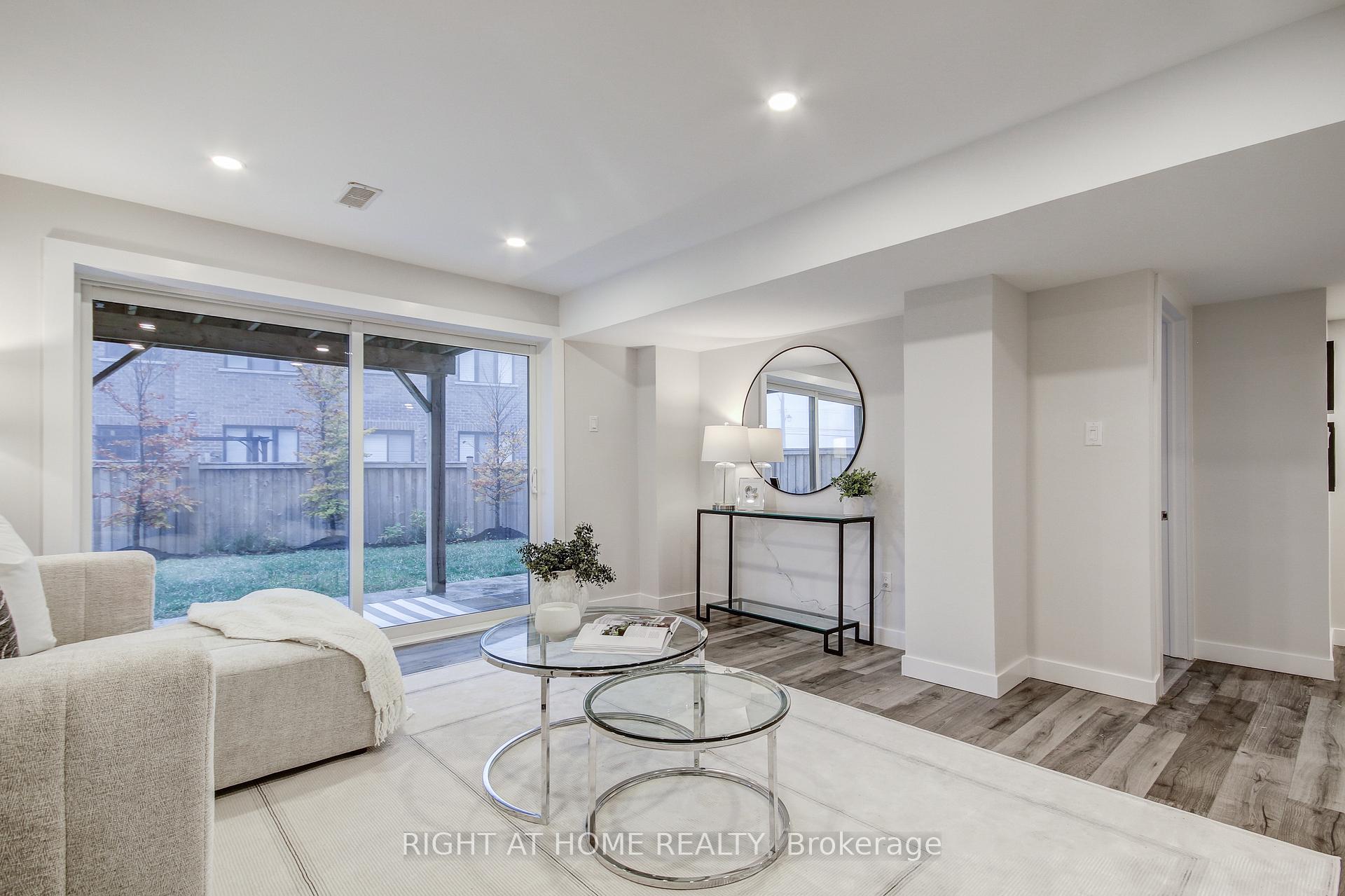 Photo 34 of 90 Pagebrook Crescent, Hamilton, Stoney Creek Mountain — HOMEH