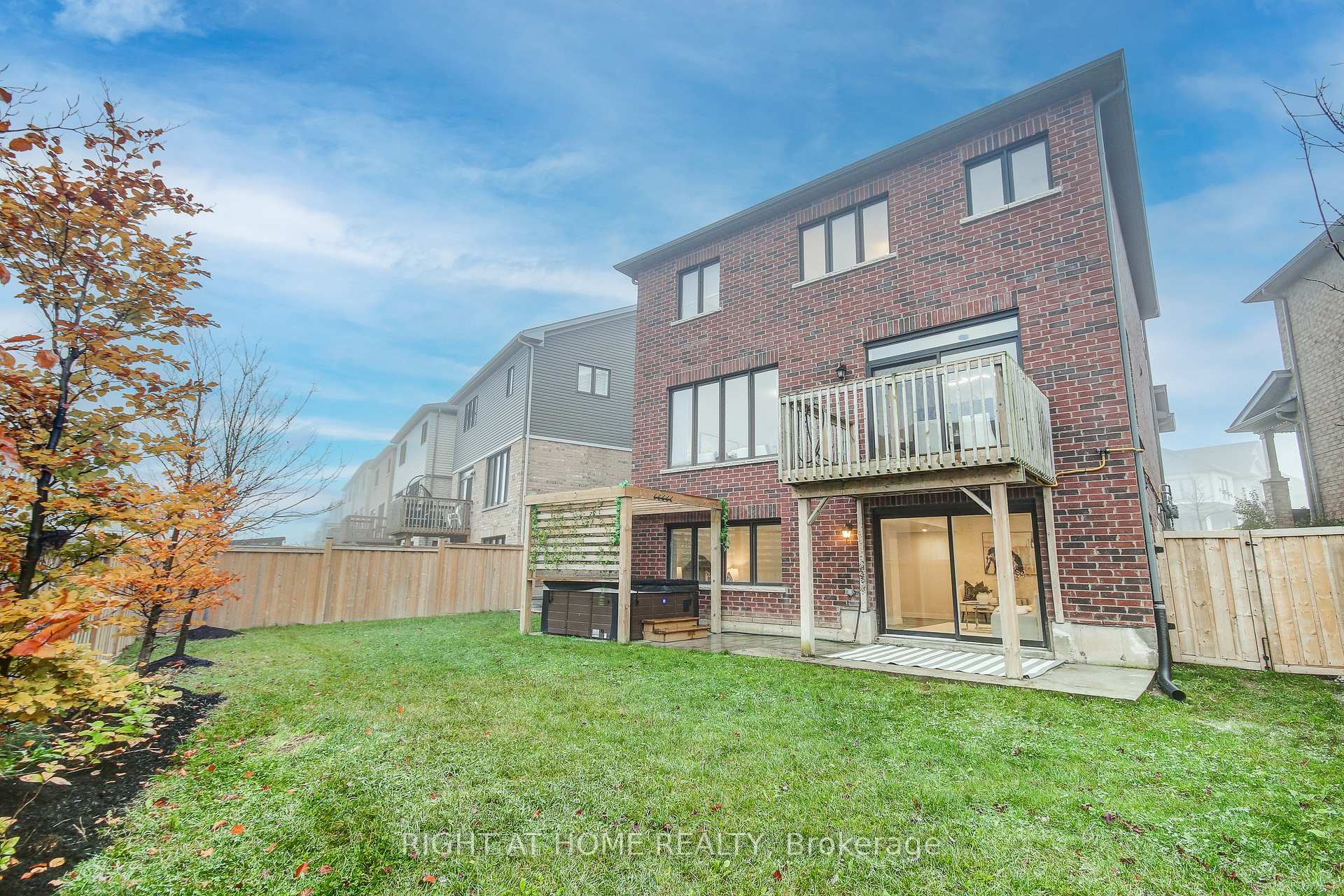 Photo 39 of 90 Pagebrook Crescent, Hamilton, Stoney Creek Mountain — HOMEH