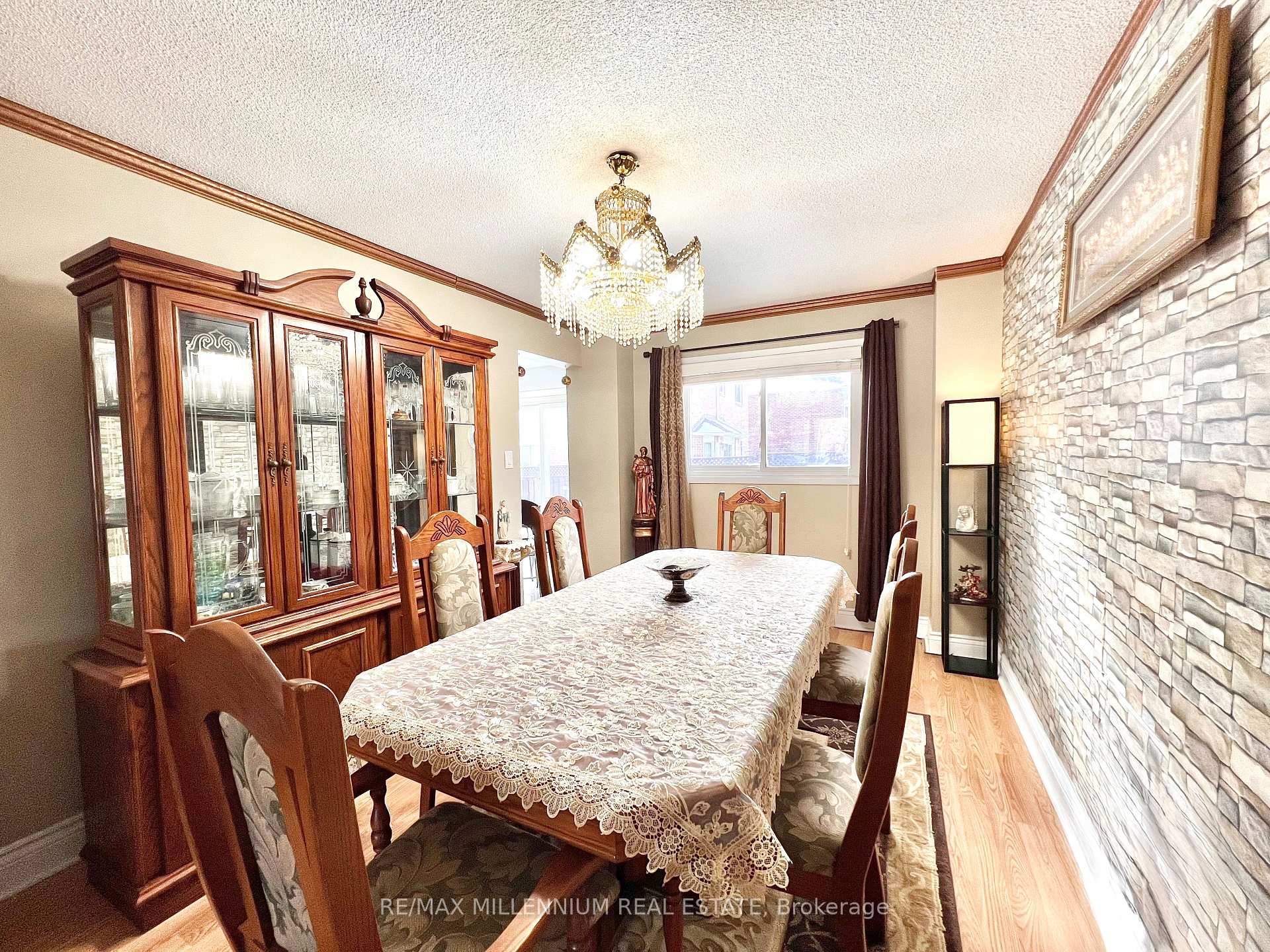 Photo 9 of 202 Conestoga Drive, Brampton, Heart Lake West — HOMEH