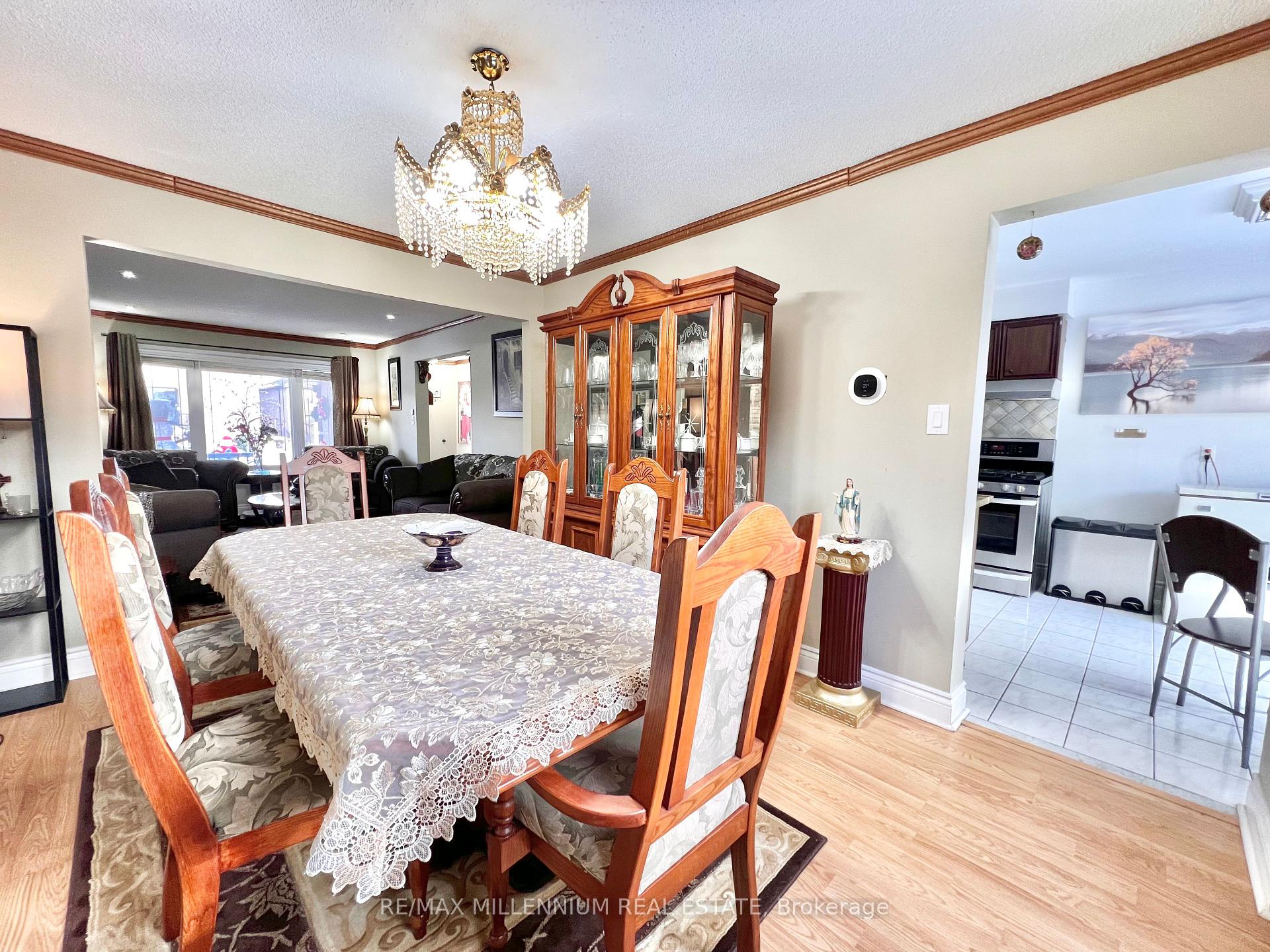 Photo 12 of 202 Conestoga Drive, Brampton, Heart Lake West — HOMEH
