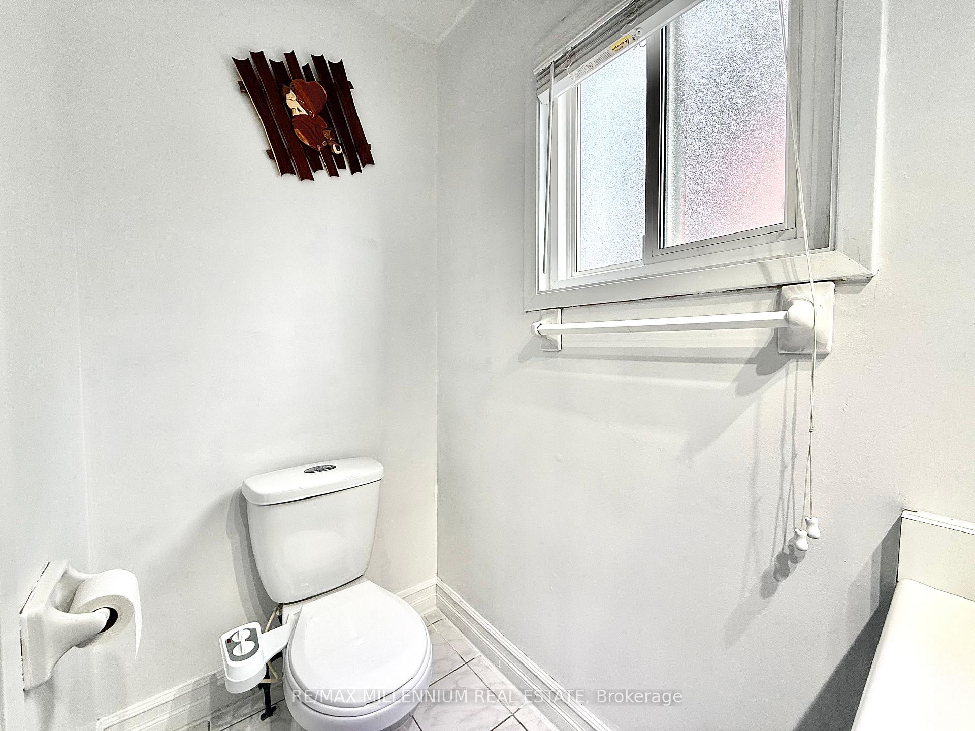 Photo 15 of 202 Conestoga Drive, Brampton, Heart Lake West — HOMEH