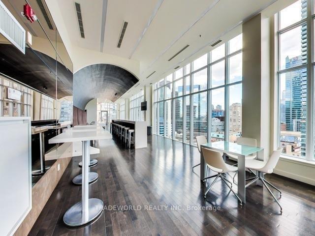 Photo 6 of Unit 405, 21 Nelson Street, Toronto, Waterfront Communities — HOMEH