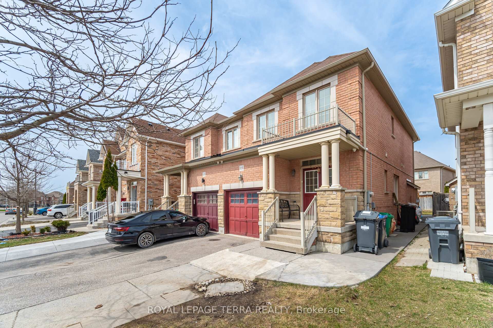 Photo 3 of 15 Versailles Crescent, Brampton, Bram East — HOMEH