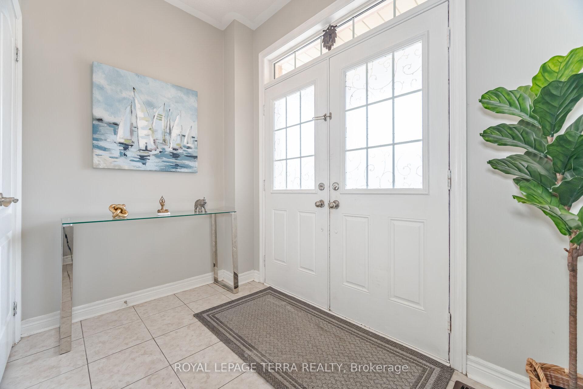 Photo 5 of 15 Versailles Crescent, Brampton, Bram East — HOMEH