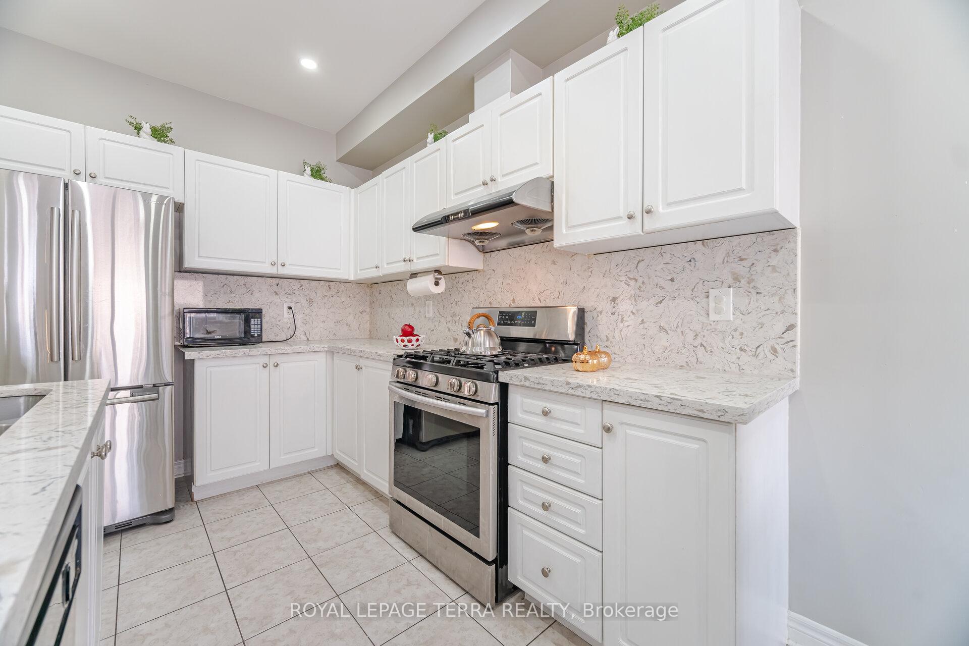 Photo 17 of 15 Versailles Crescent, Brampton, Bram East — HOMEH