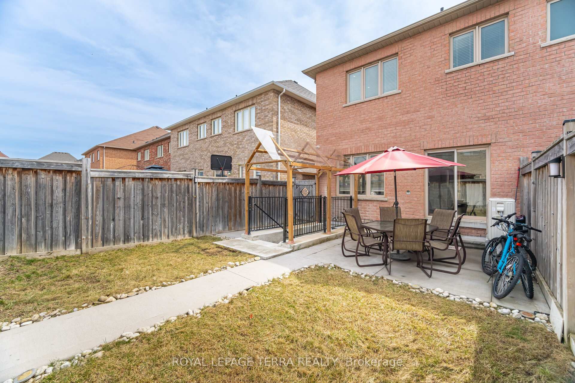 Photo 49 of 15 Versailles Crescent, Brampton, Bram East — HOMEH