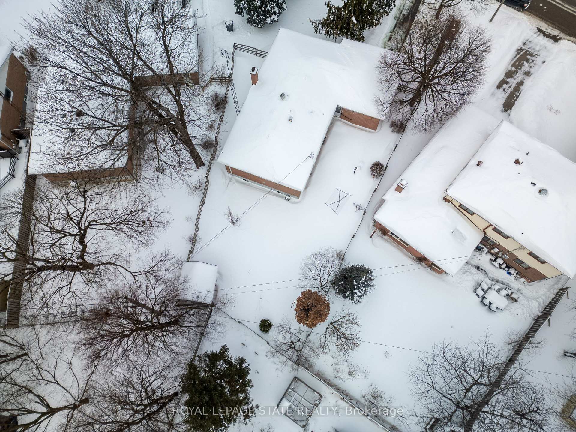 Photo 3 of 5 Bromley Crescent, Brampton, Avondale — HOMEH