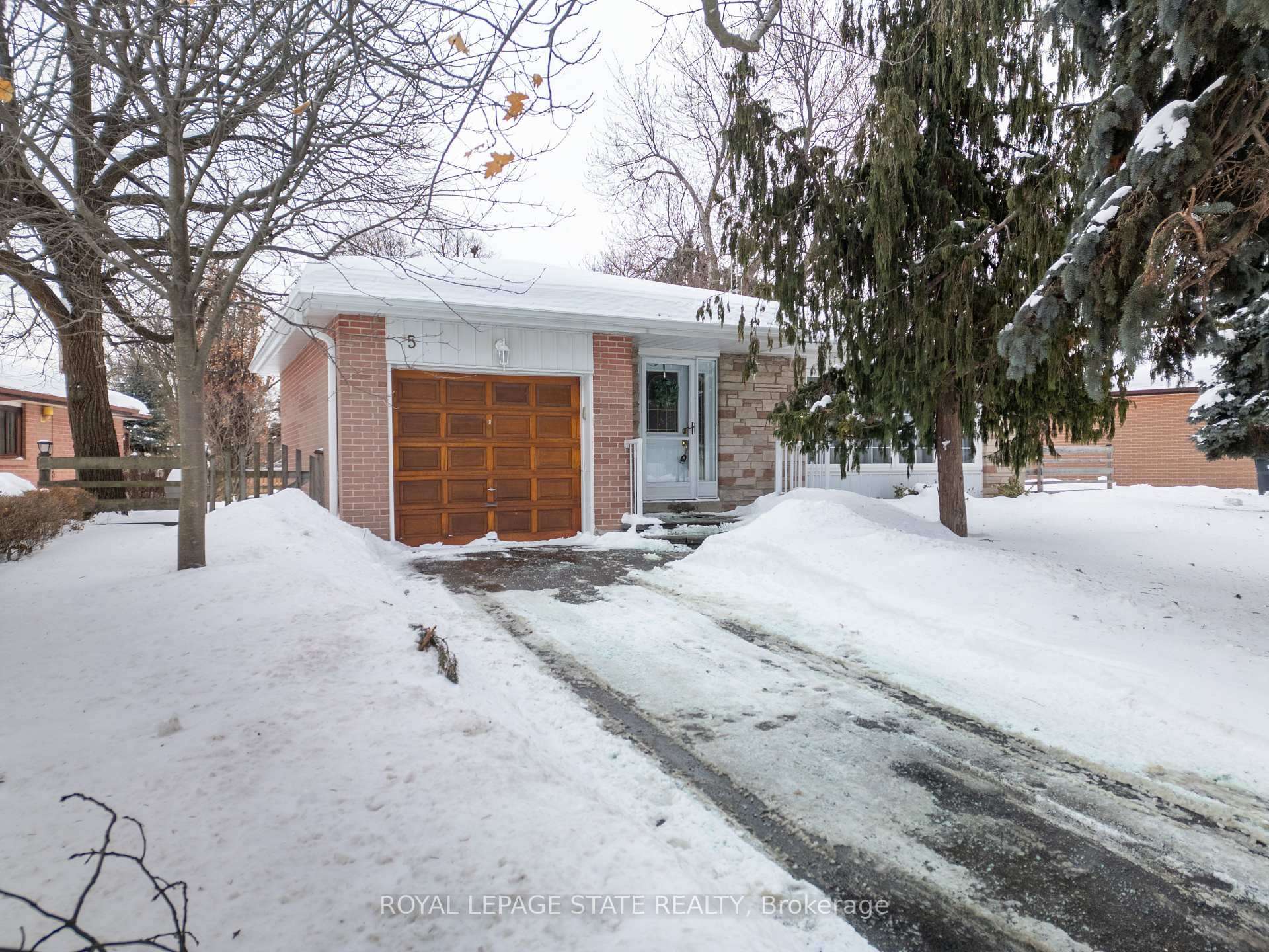Photo 7 of 5 Bromley Crescent, Brampton, Avondale — HOMEH