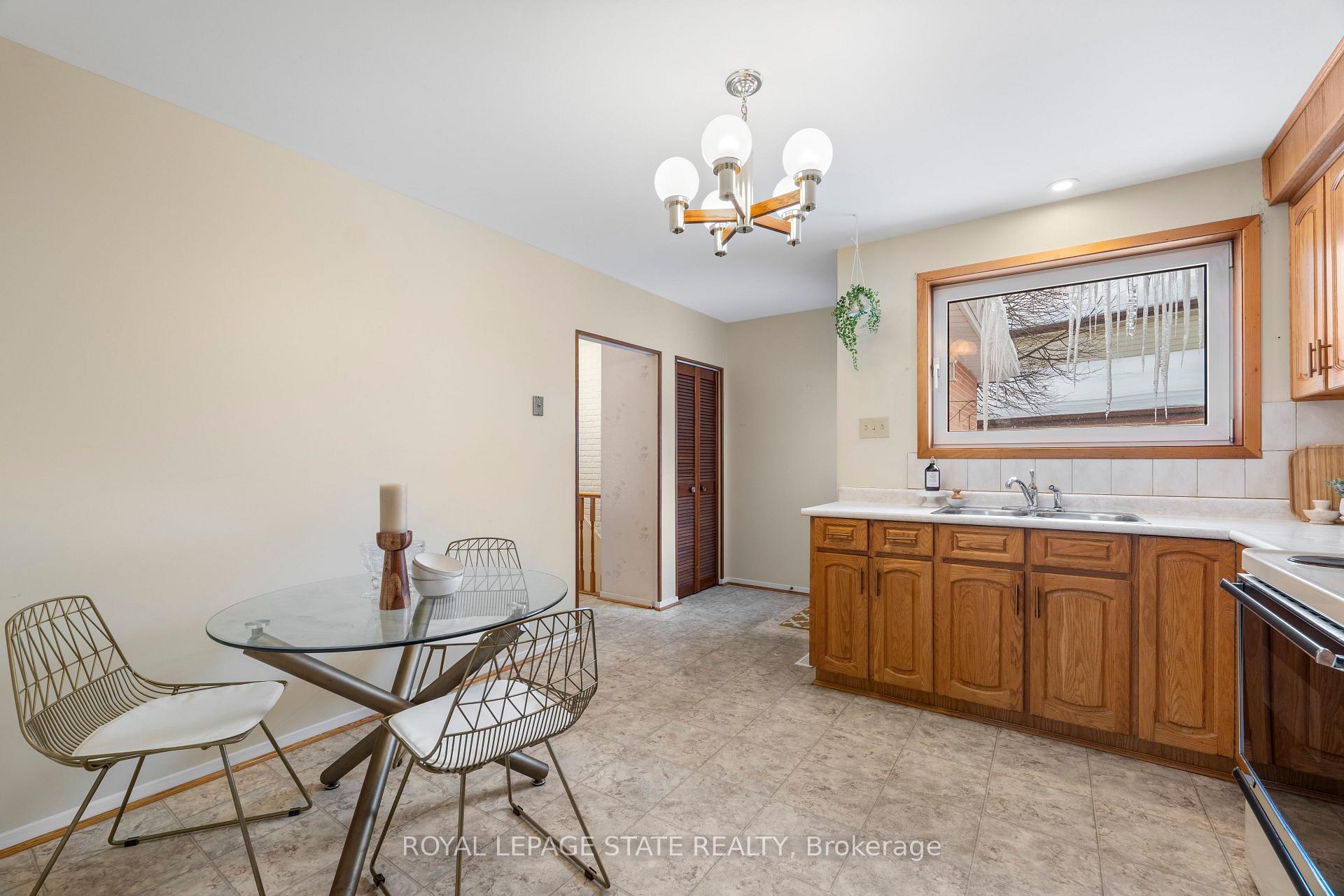 Photo 16 of 5 Bromley Crescent, Brampton, Avondale — HOMEH