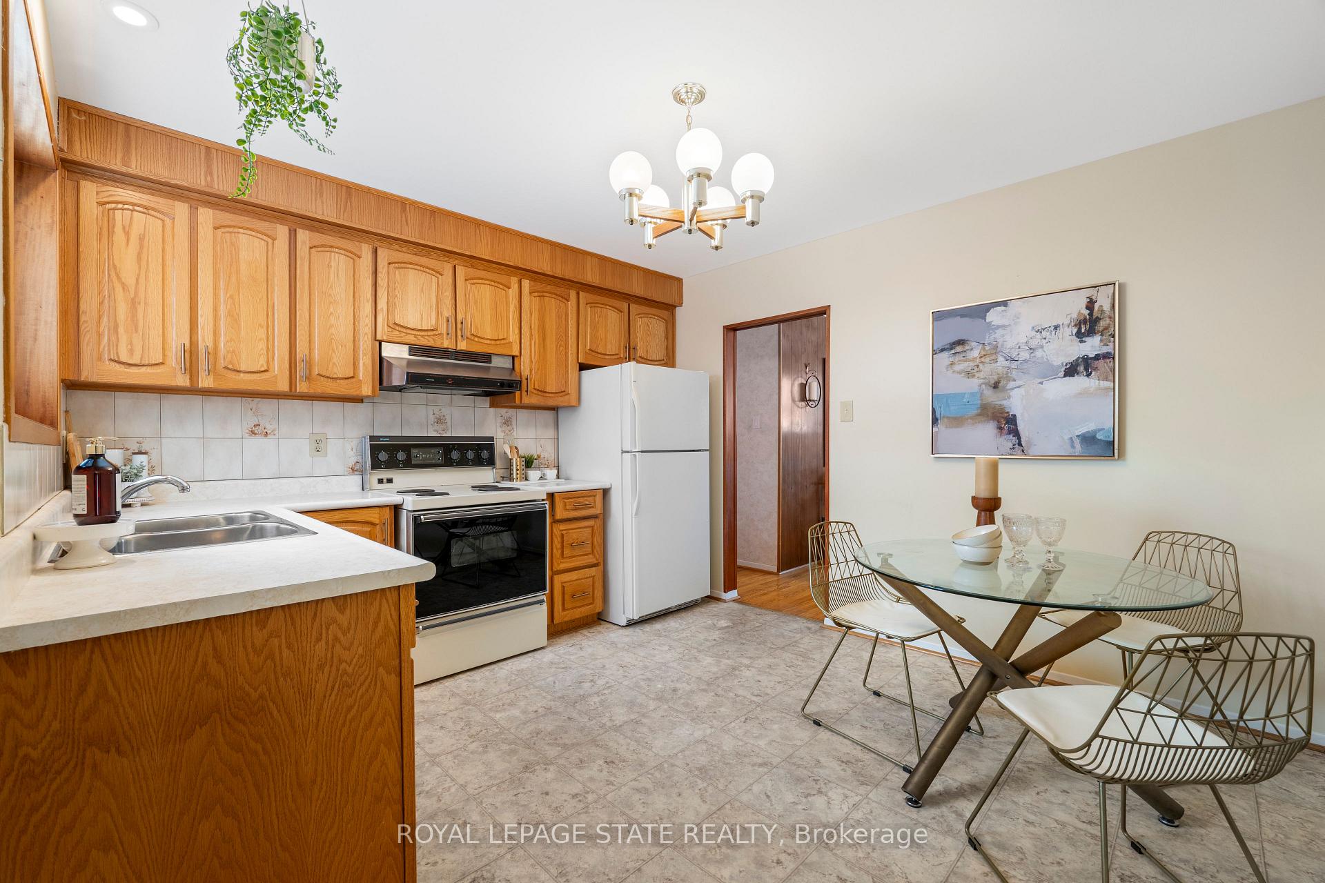 Photo 17 of 5 Bromley Crescent, Brampton, Avondale — HOMEH