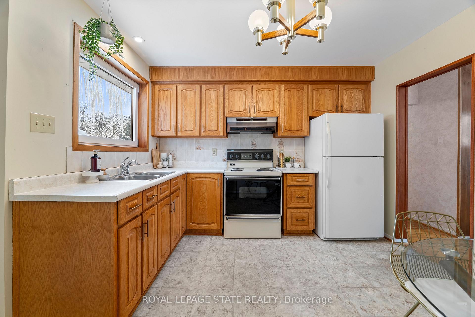 Photo 18 of 5 Bromley Crescent, Brampton, Avondale — HOMEH