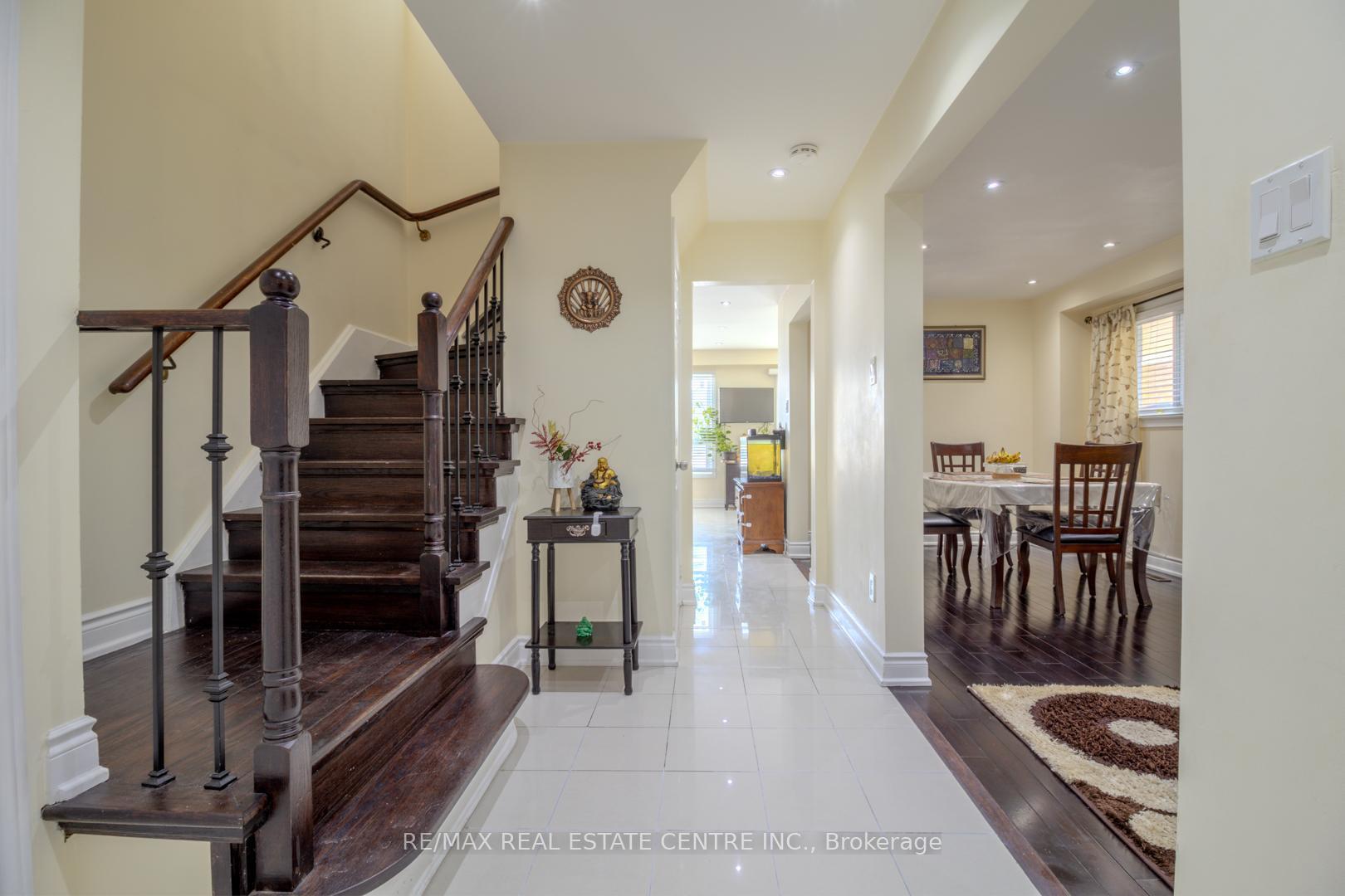 Photo 5 of 93 Meadowlark Drive, Brampton, Fletcher's Creek South — HOMEH
