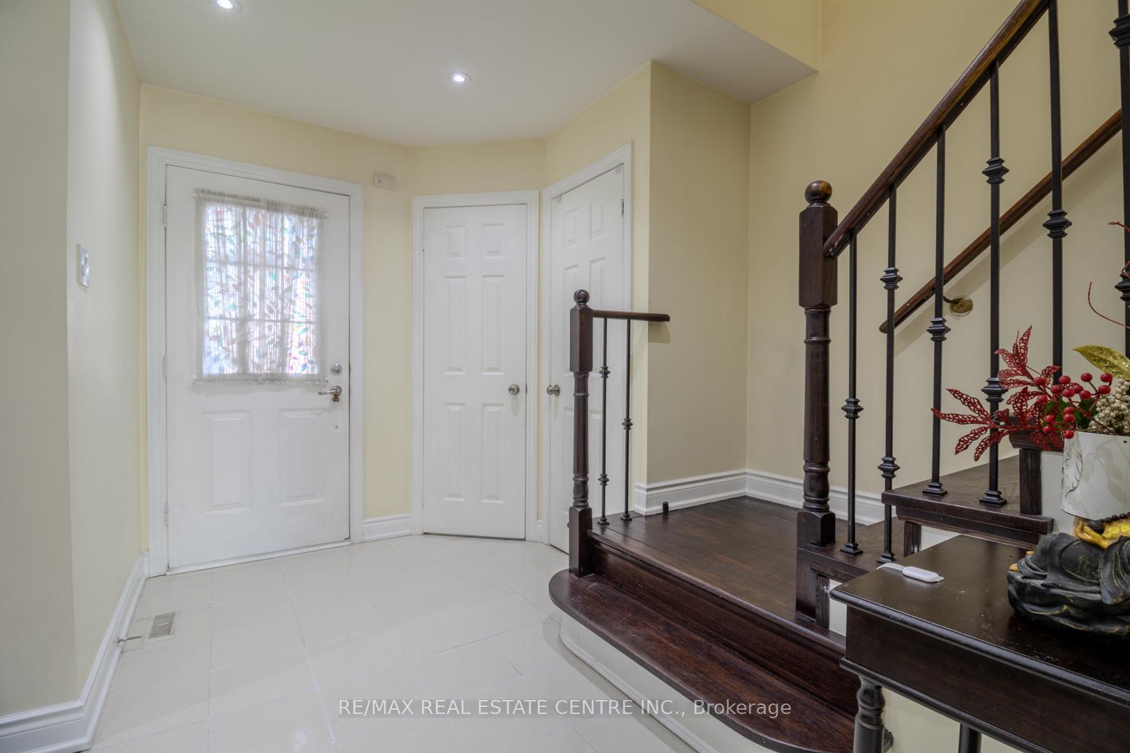 Photo 6 of 93 Meadowlark Drive, Brampton, Fletcher's Creek South — HOMEH