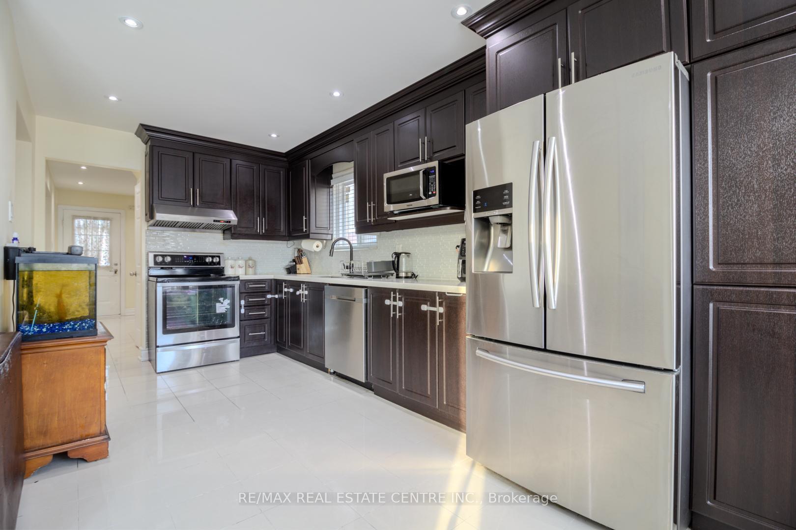 Photo 13 of 93 Meadowlark Drive, Brampton, Fletcher's Creek South — HOMEH