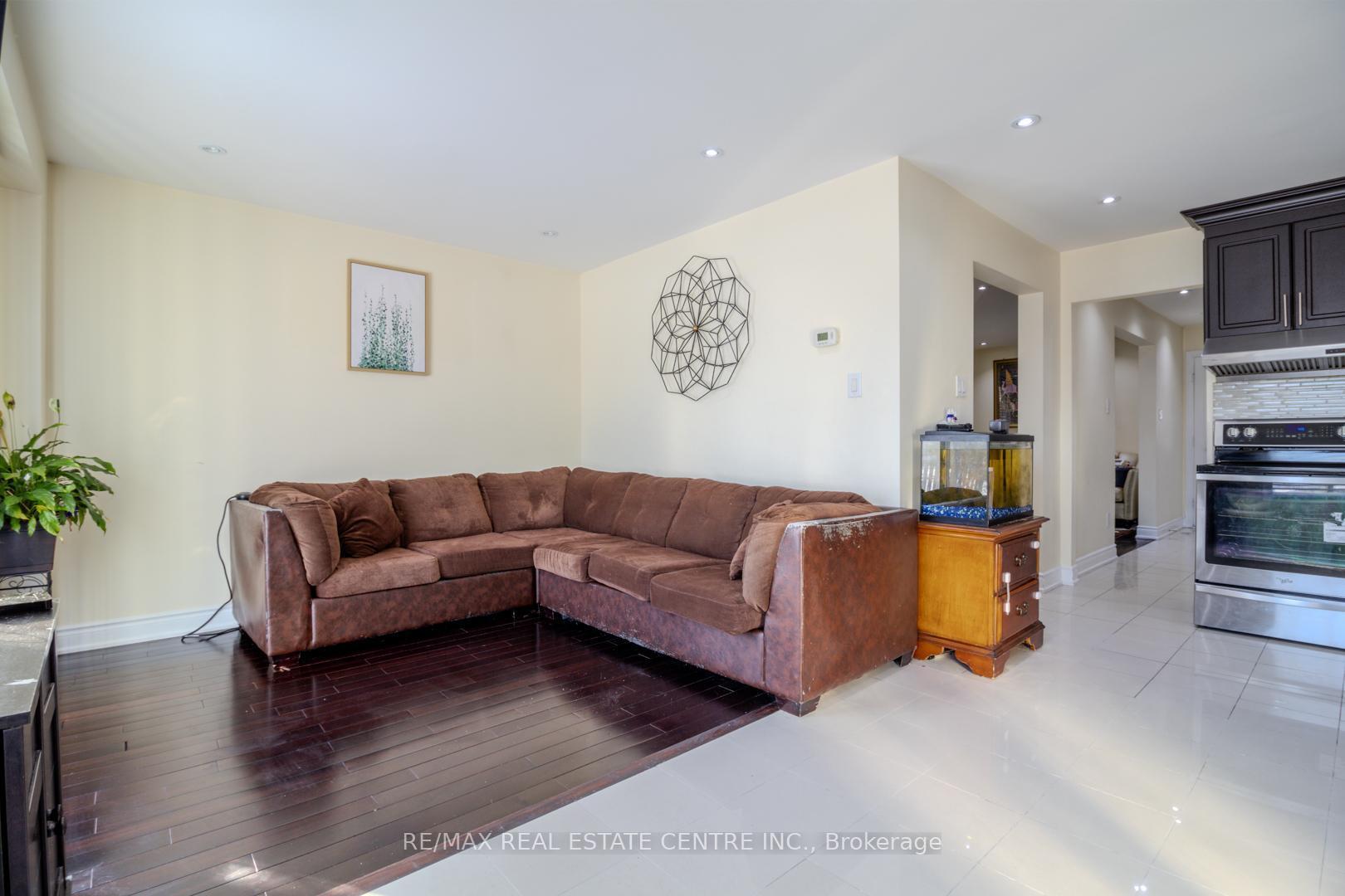 Photo 15 of 93 Meadowlark Drive, Brampton, Fletcher's Creek South — HOMEH