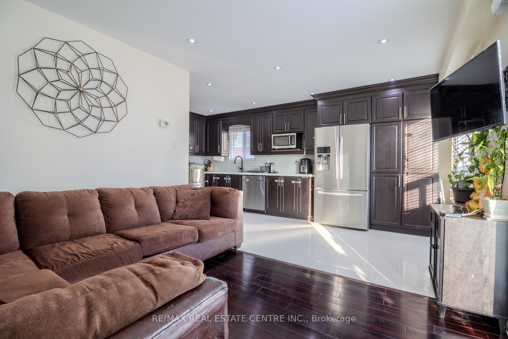Photo 16 of 93 Meadowlark Drive, Brampton, Fletcher's Creek South — HOMEH
