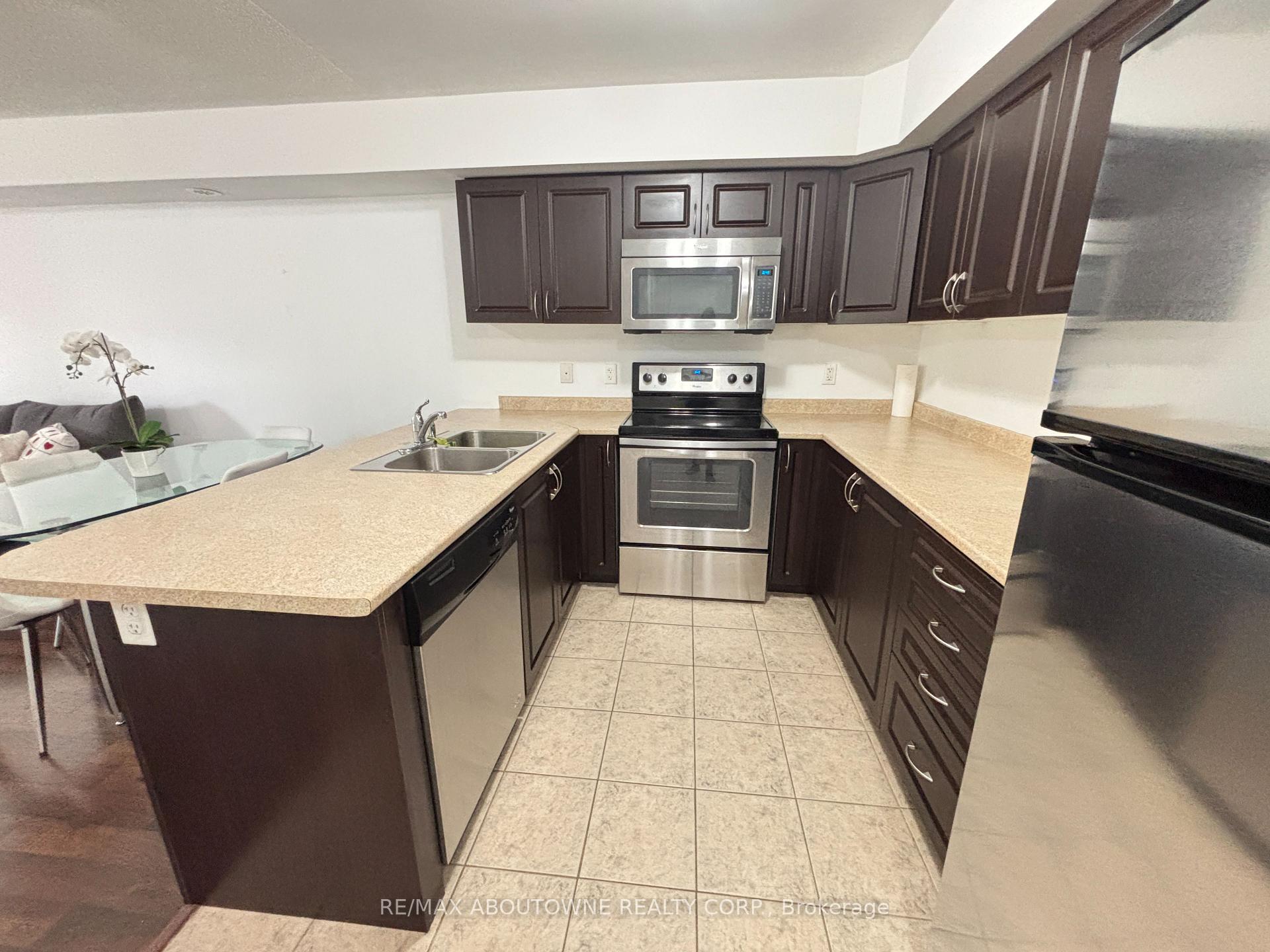 Photo 8 of Unit 12, 35 Hays Boulevard, Oakville, River Oaks — HOMEH