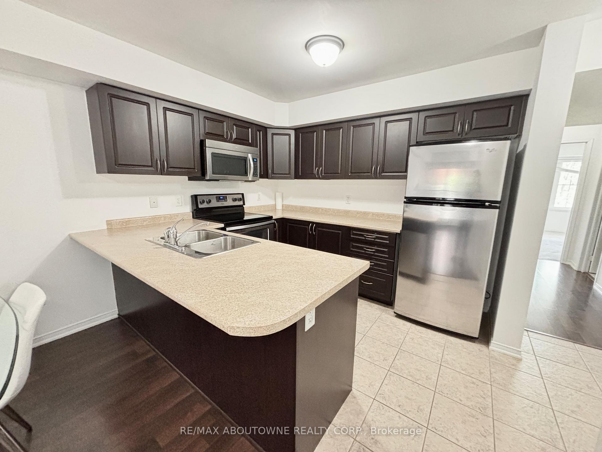 Photo 4 of Unit 12, 35 Hays Boulevard, Oakville, River Oaks — HOMEH