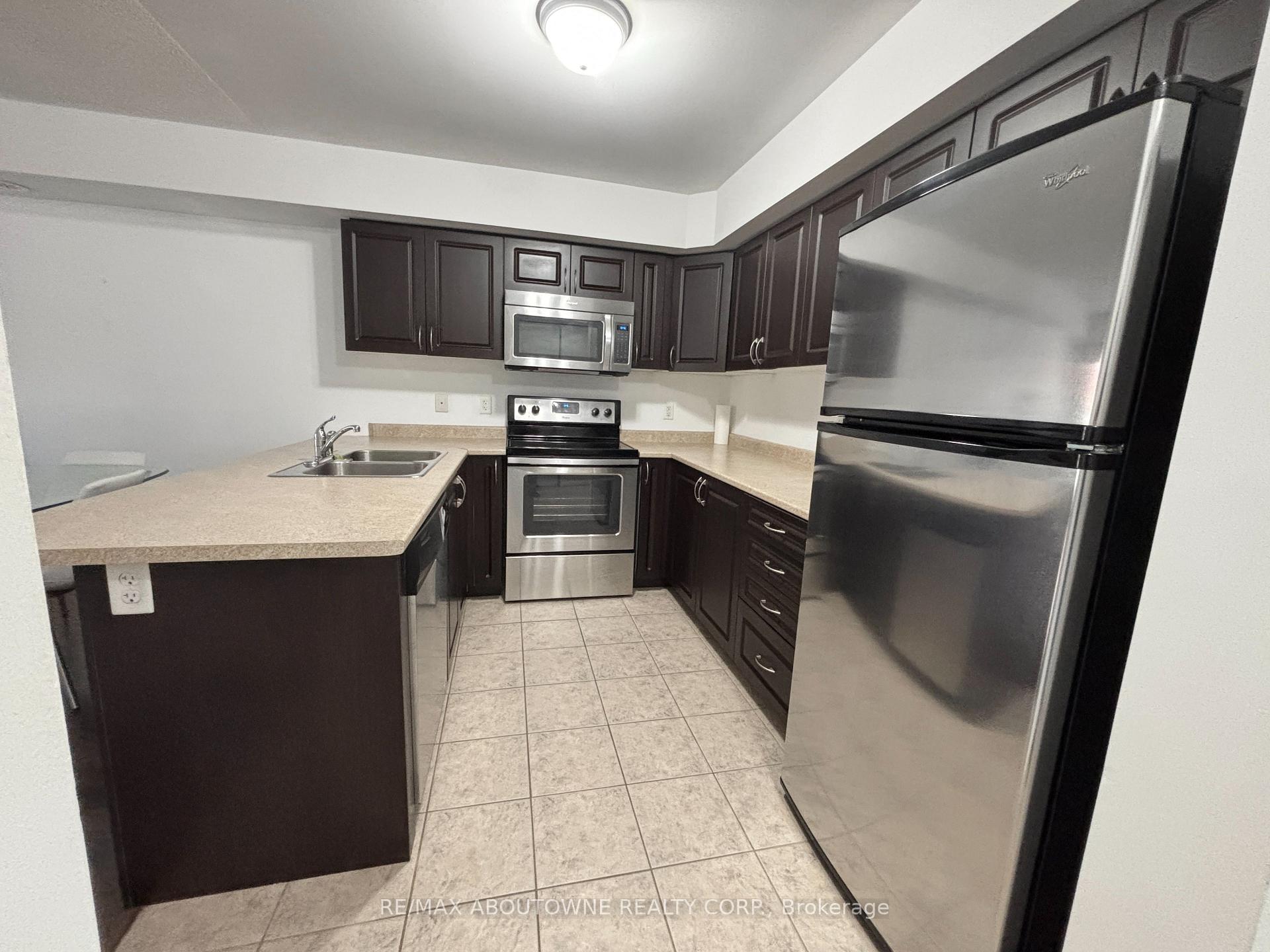 Photo 6 of Unit 12, 35 Hays Boulevard, Oakville, River Oaks — HOMEH