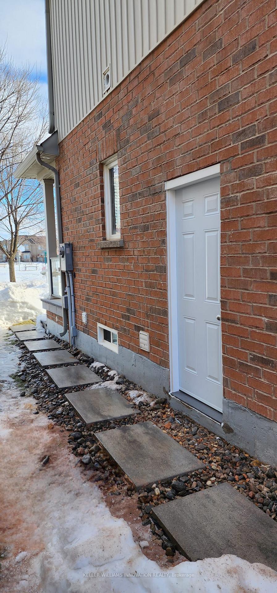 Photo 4 of 11 Ballyhaise Crescent, Brampton, Credit Valley — HOMEH