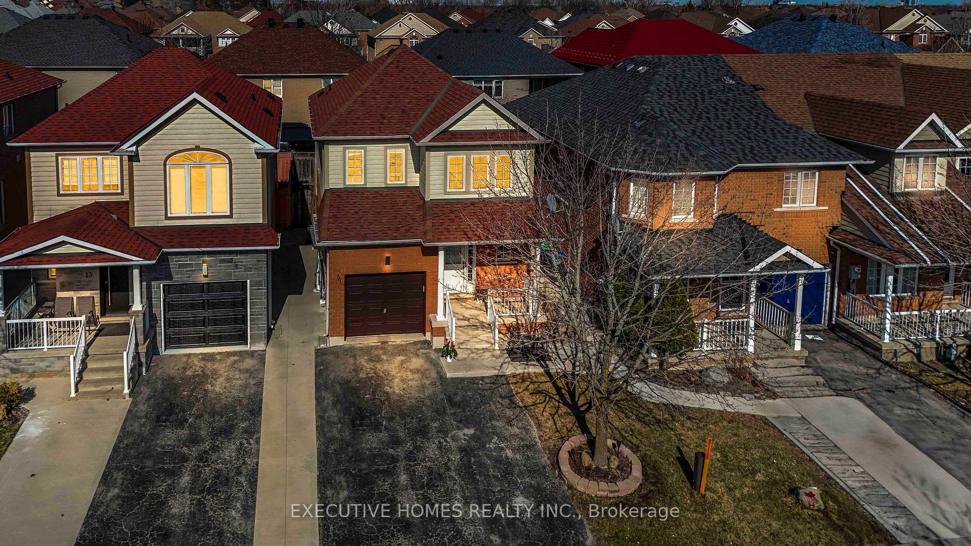 Photo 24 of 11 Madronna Gardens, Brampton, Fletcher's Meadow — HOMEH