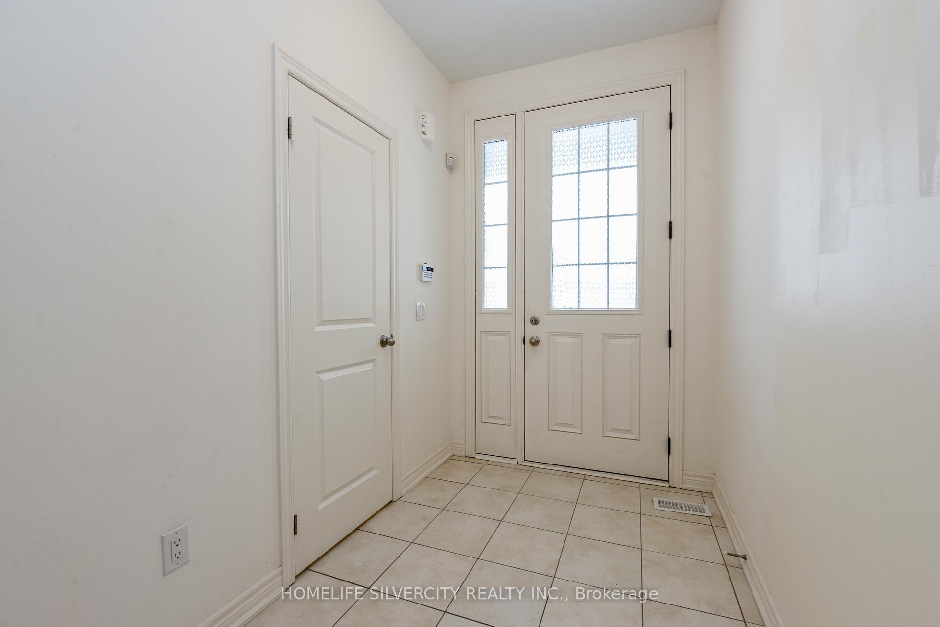 Photo 3 of 22 Dale Meadows Road, Brampton, Northwest Brampton — HOMEH