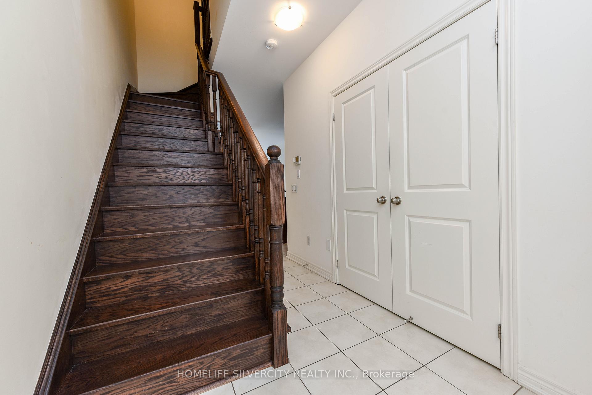 Photo 5 of 22 Dale Meadows Road, Brampton, Northwest Brampton — HOMEH