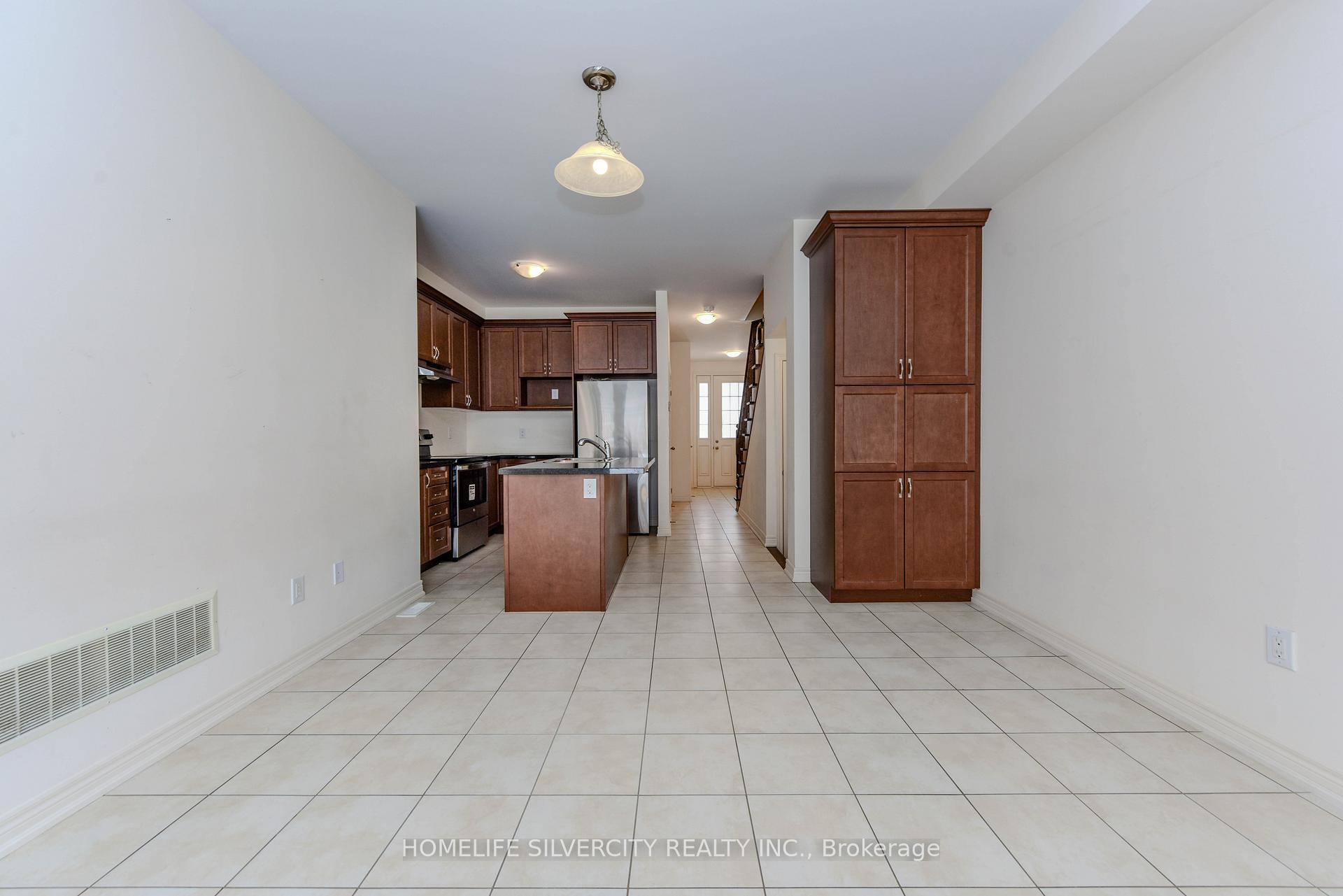 Photo 7 of 22 Dale Meadows Road, Brampton, Northwest Brampton — HOMEH