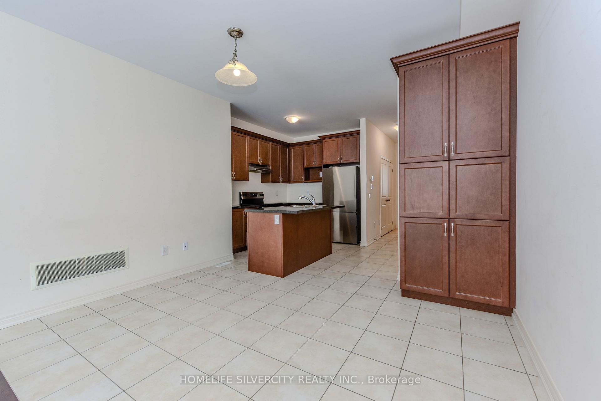 Photo 8 of 22 Dale Meadows Road, Brampton, Northwest Brampton — HOMEH
