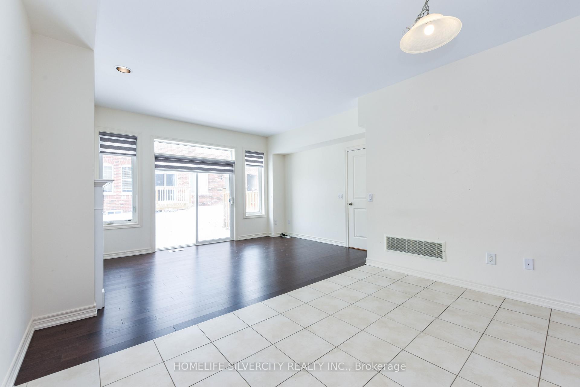 Photo 10 of 22 Dale Meadows Road, Brampton, Northwest Brampton — HOMEH