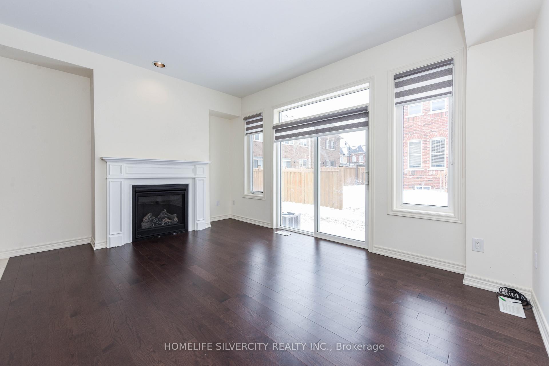Photo 12 of 22 Dale Meadows Road, Brampton, Northwest Brampton — HOMEH